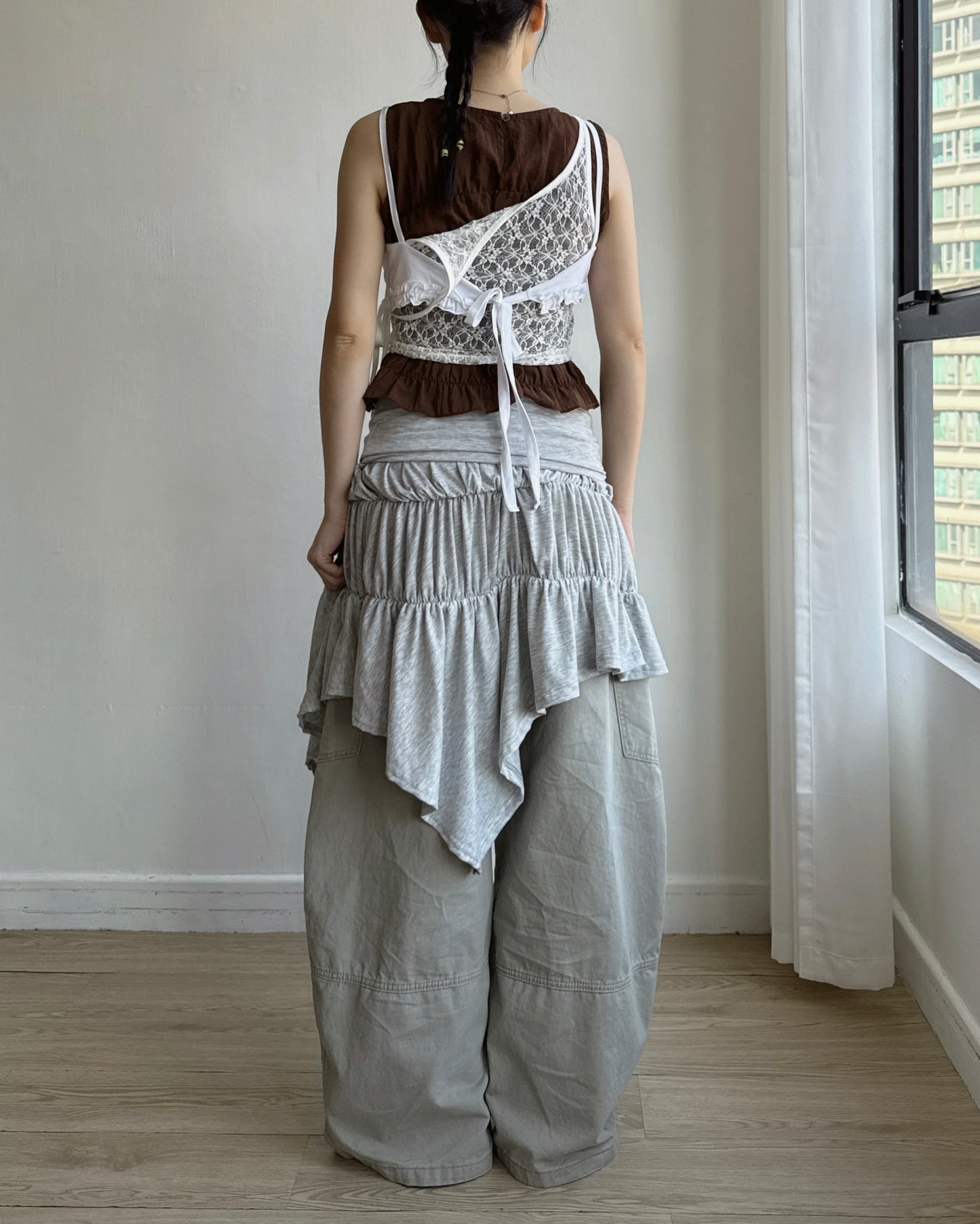 VT323 Ruffle Mini Vest - White | Gray