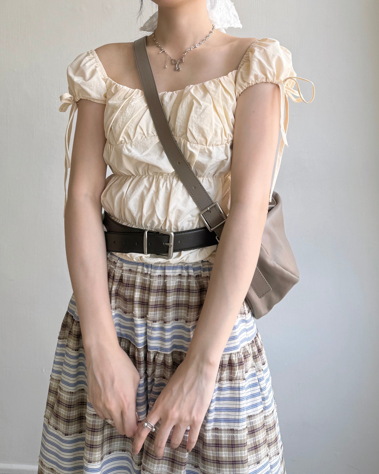 現貨 TP524 Fuzzy Crop Blouse - Beige | Black