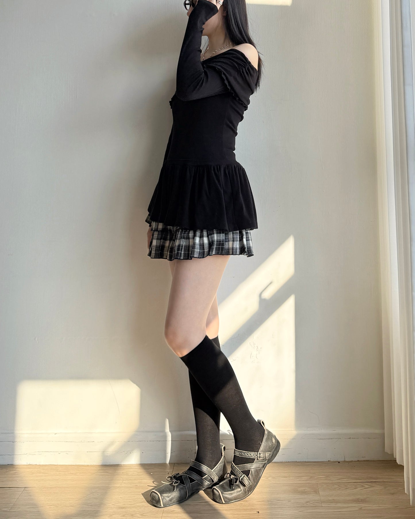 TP568 Off-shoulder Frill Flare Top - Gray | Black