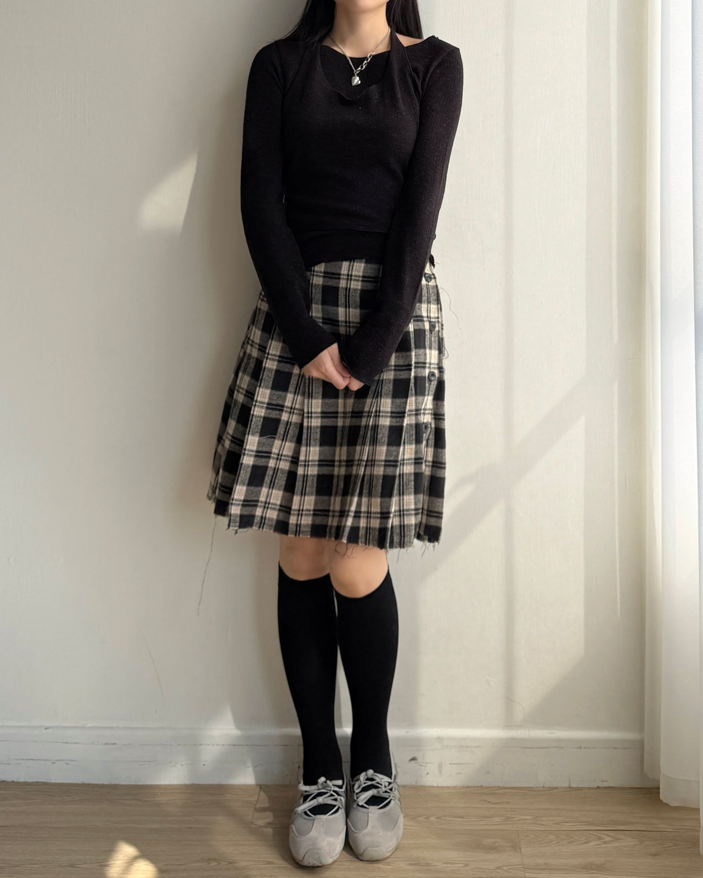 TP564 層次感百搭上衣 - White | Black