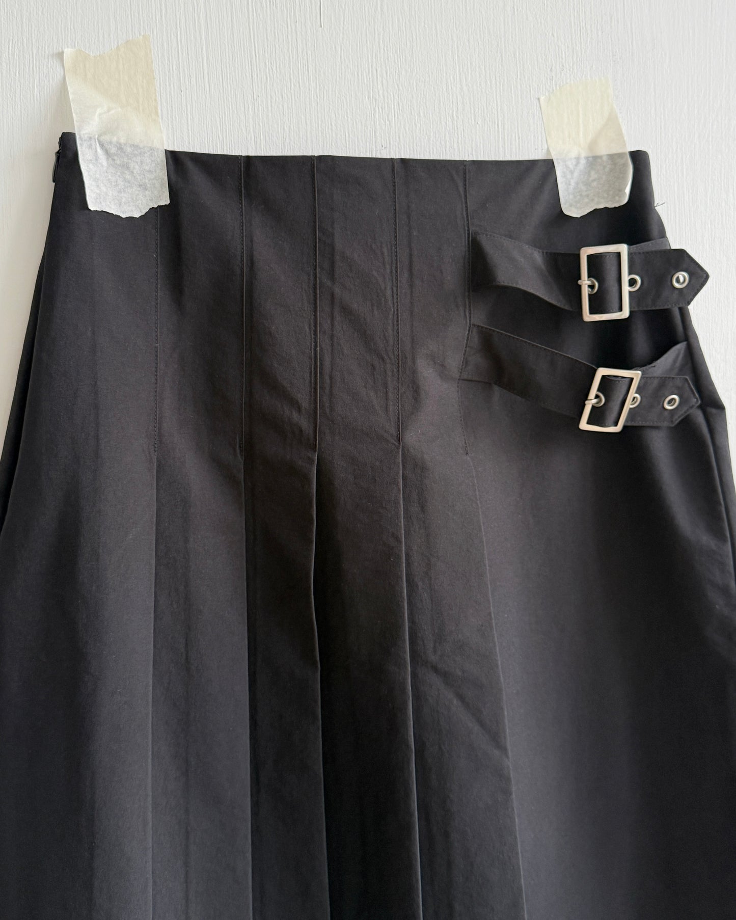 SK225 Pleated Skirt - Ivory | Black