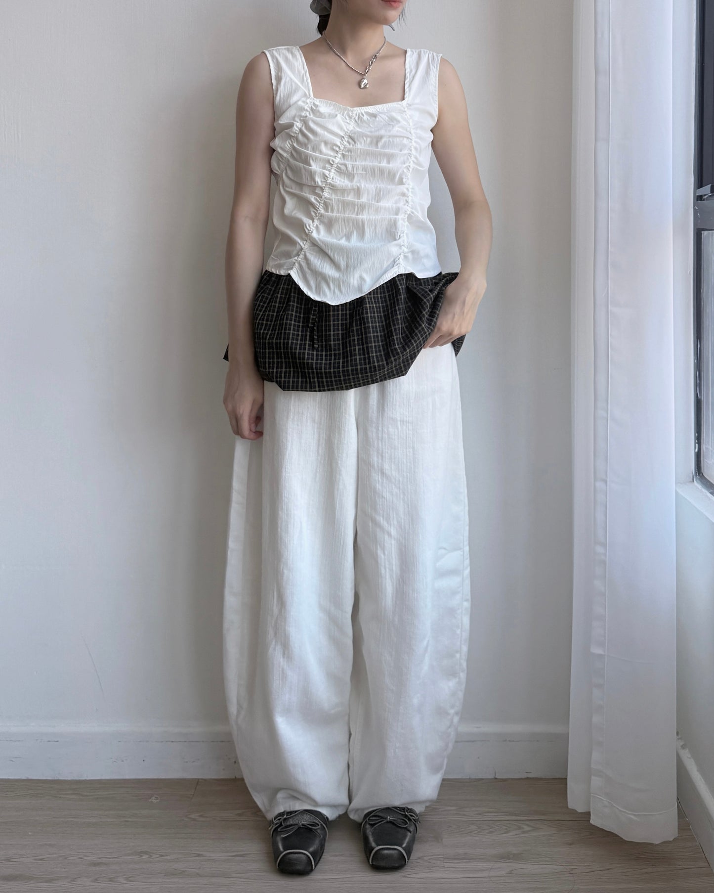 VT258 Square Vest - White | Black