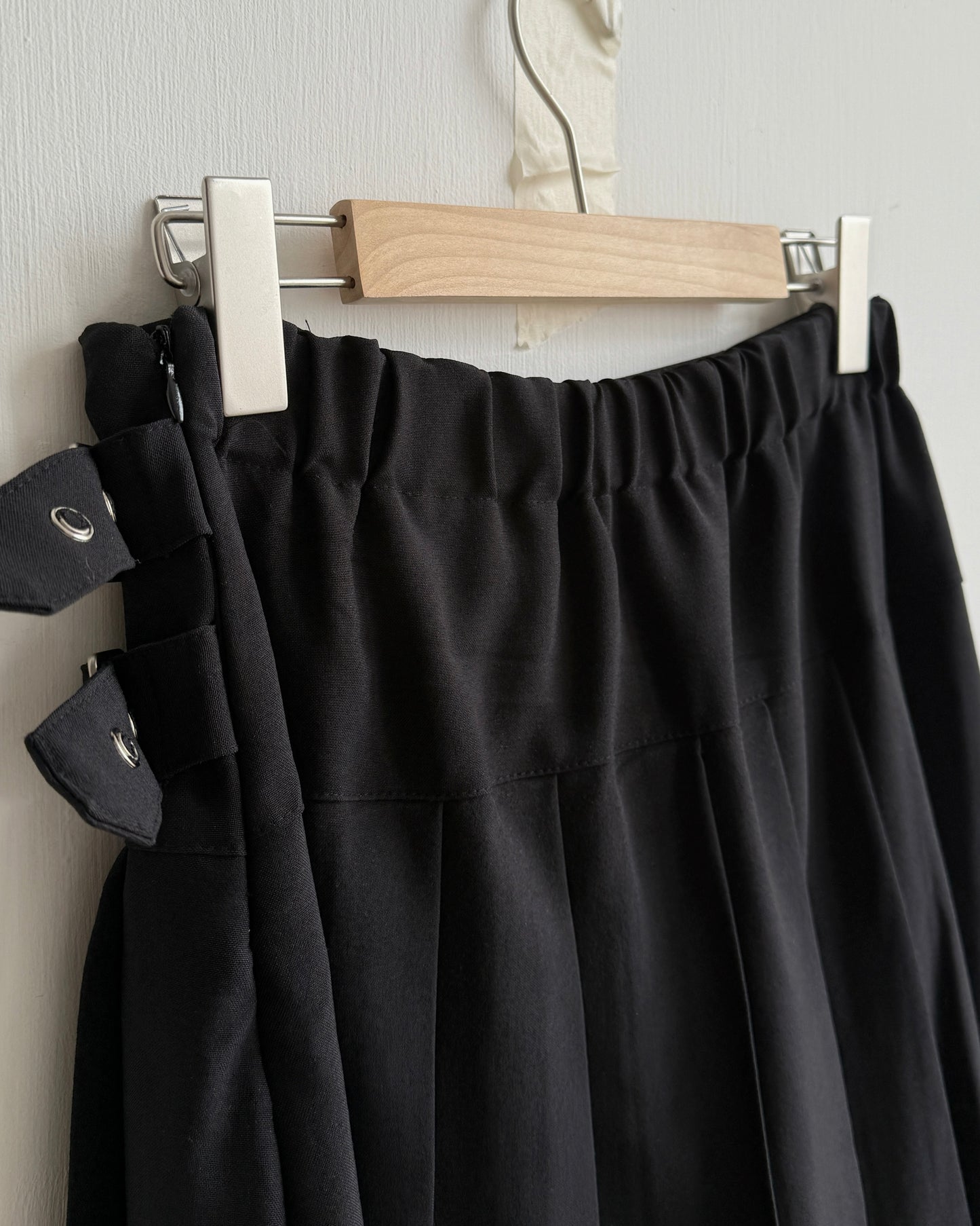 PT082 Buckle Skirt Pants - Black | Stripes