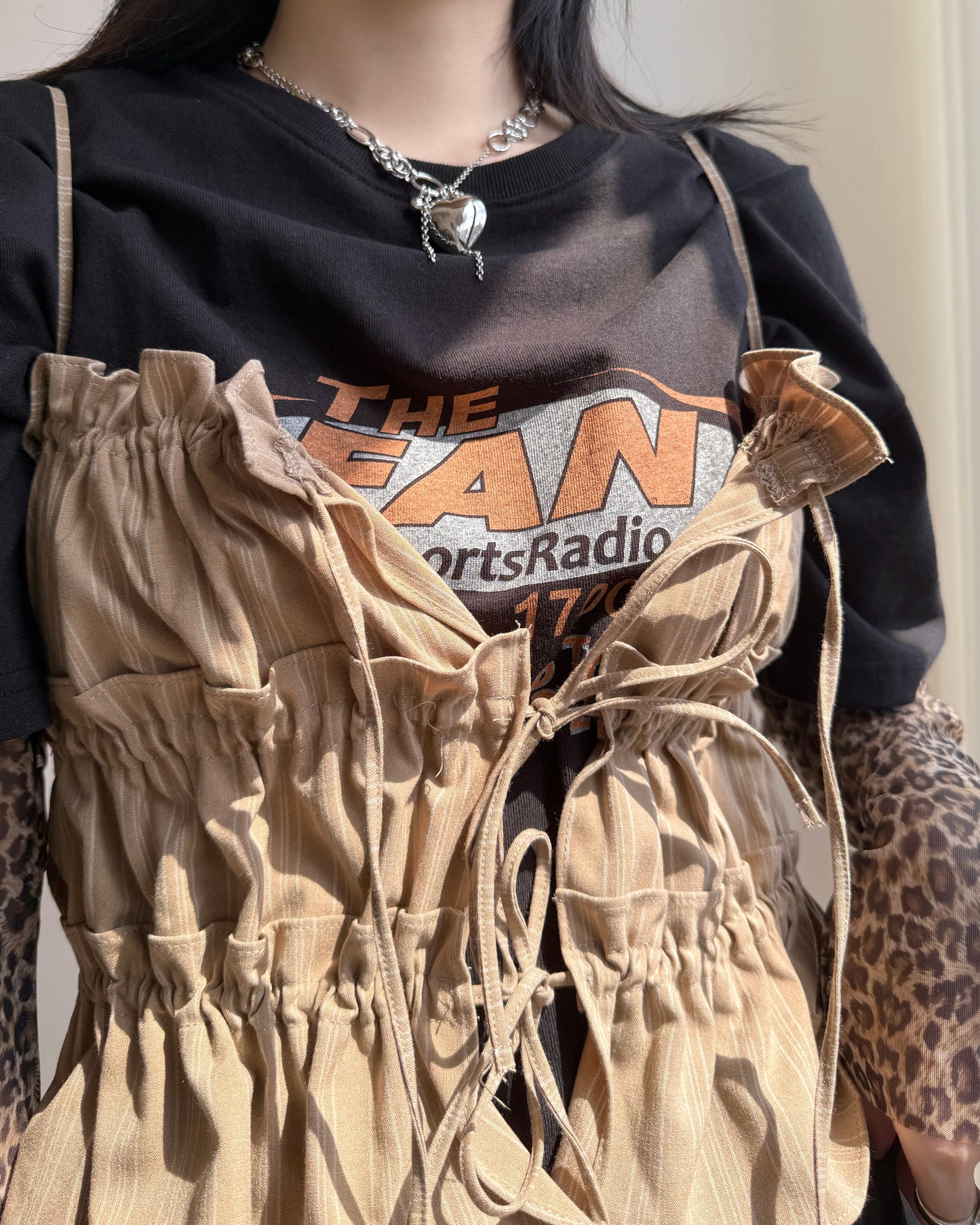 VT264 Eva Vest - Beige | Black