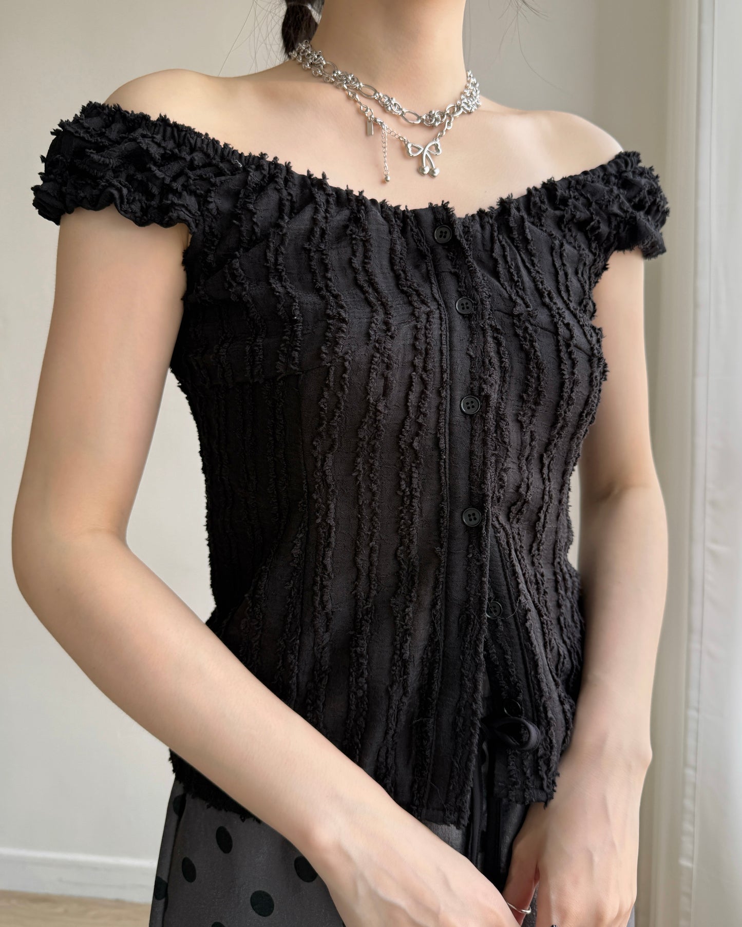 TP580 Milky Blouse - Ivory | Black