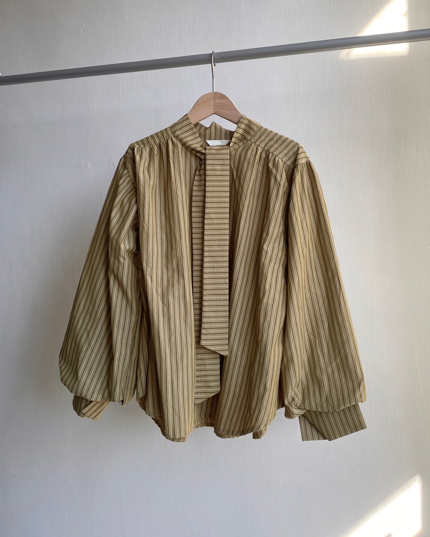 現貨 TP488 Balloon Sleeve Shirt - Ivory | Navy | Yellow