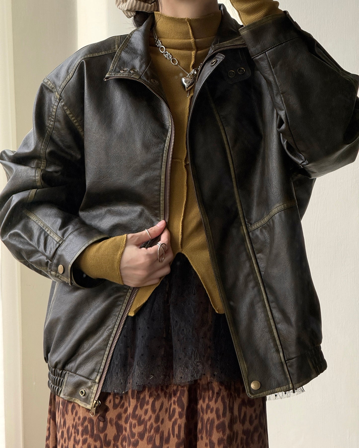 VT270 Lace Vest - Black