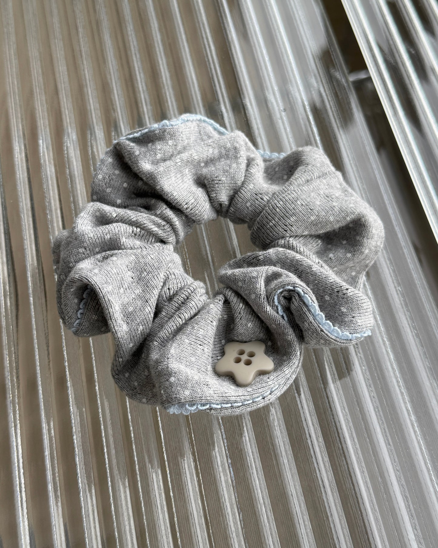 KA408 Star Scrunchie - White | Gray