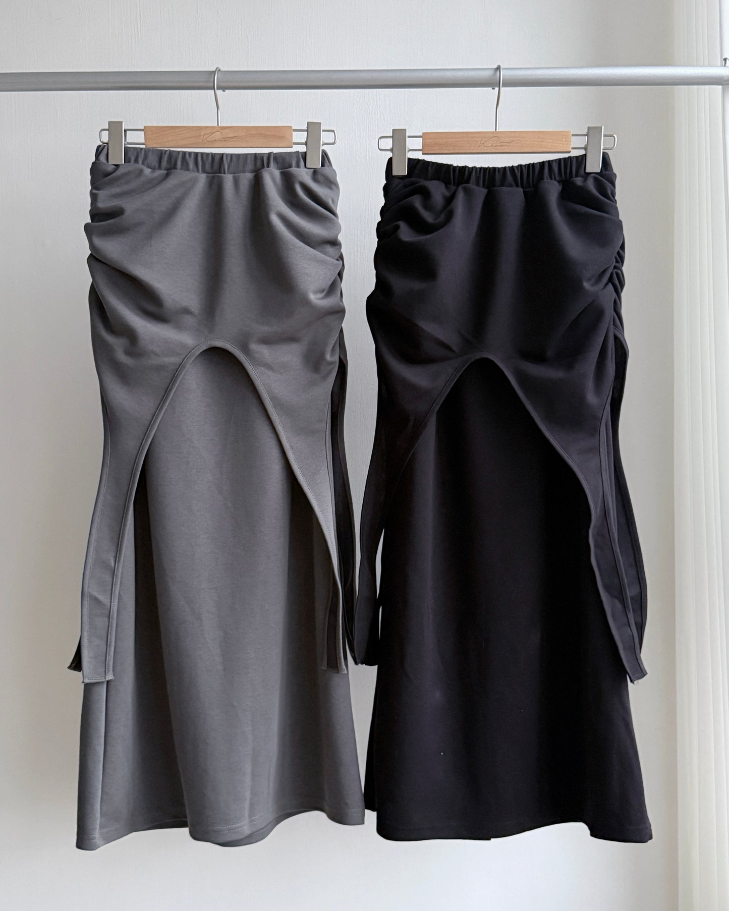 SK203 PePe Skirt - Charcoal | Black