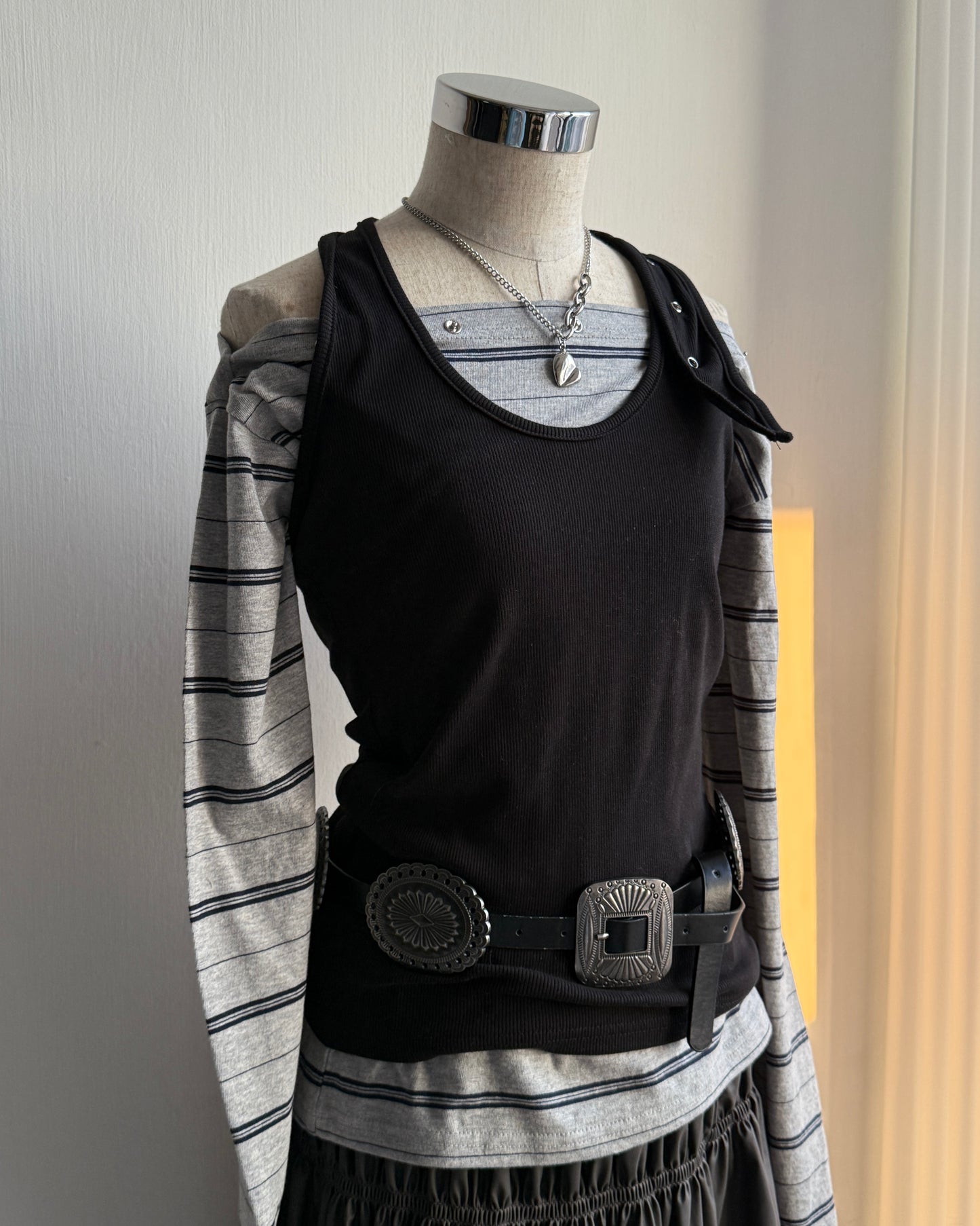 VT273 Hole Halter Top - Gray | White | Black