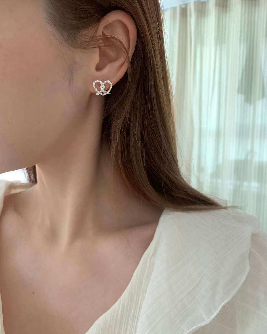 KA388 Pretzel Earring