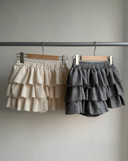SK208 蛋糕小短裙褲 - Ivory | Grey