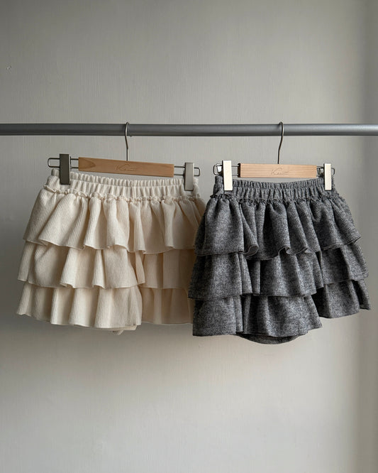 SK208 蛋糕小短裙褲 - Ivory | Grey