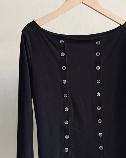 TP571 Button Top - Black | White