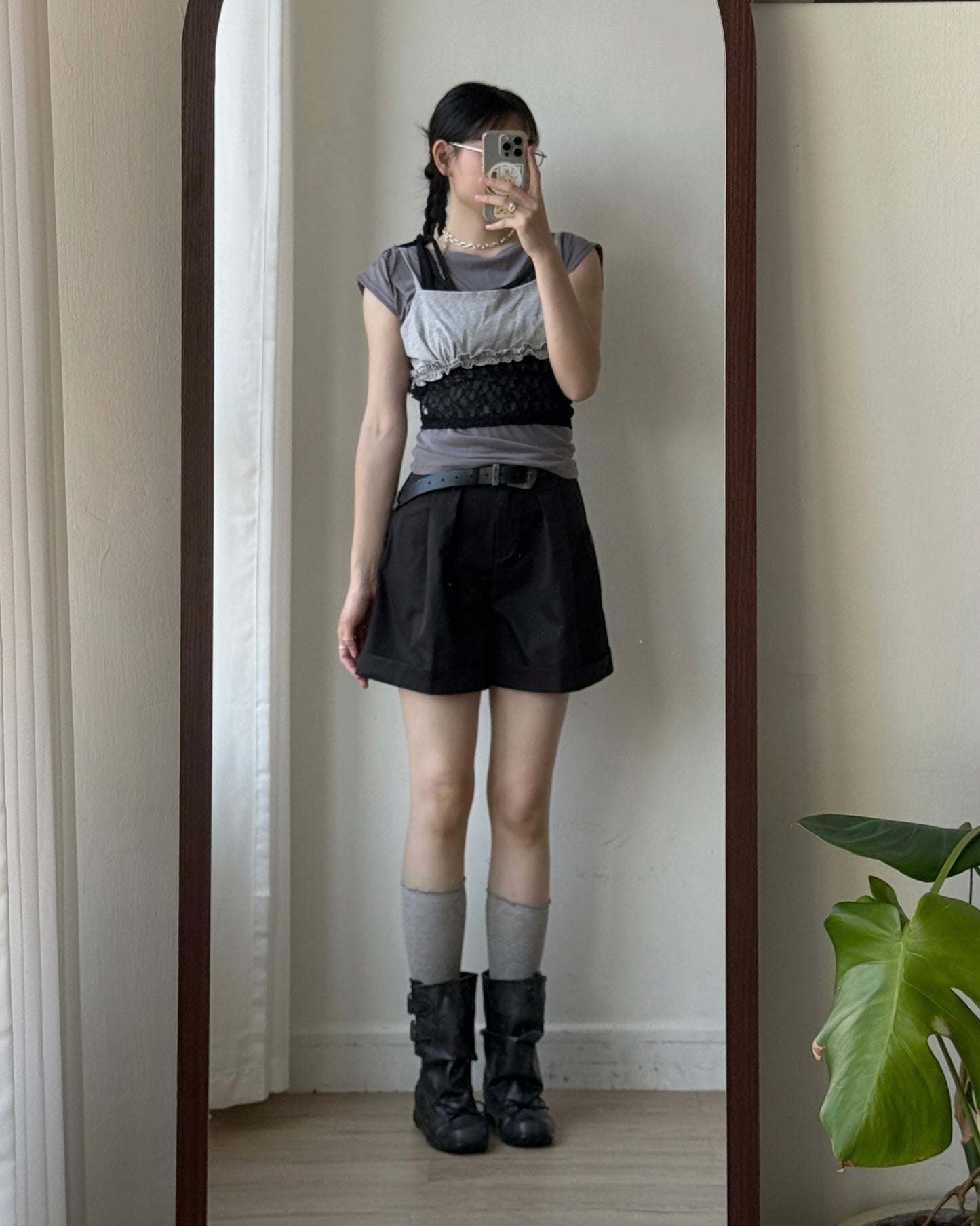 VT323 Ruffle Mini Vest - White | Gray