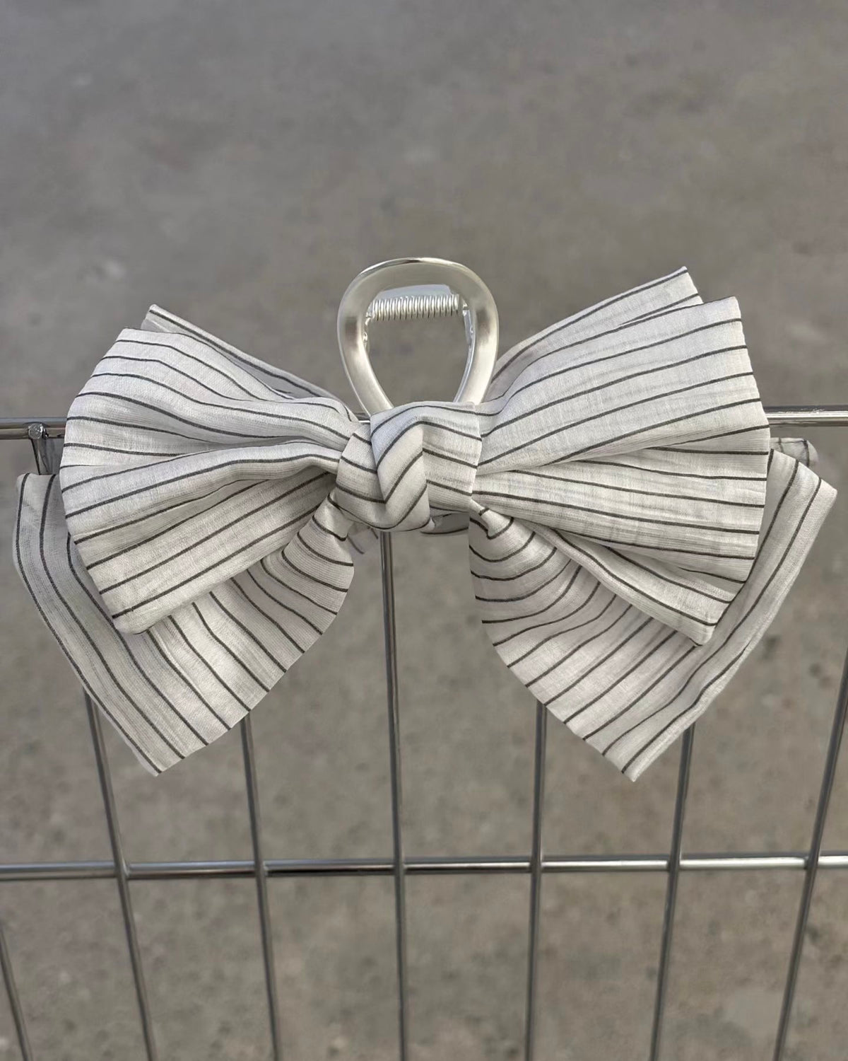 KA436 Pinstripe Bow Claw Clip - White | Black