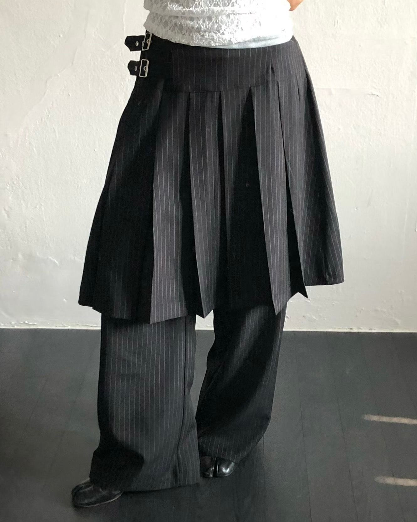 PT082 Buckle Skirt Pants - Black | Stripes