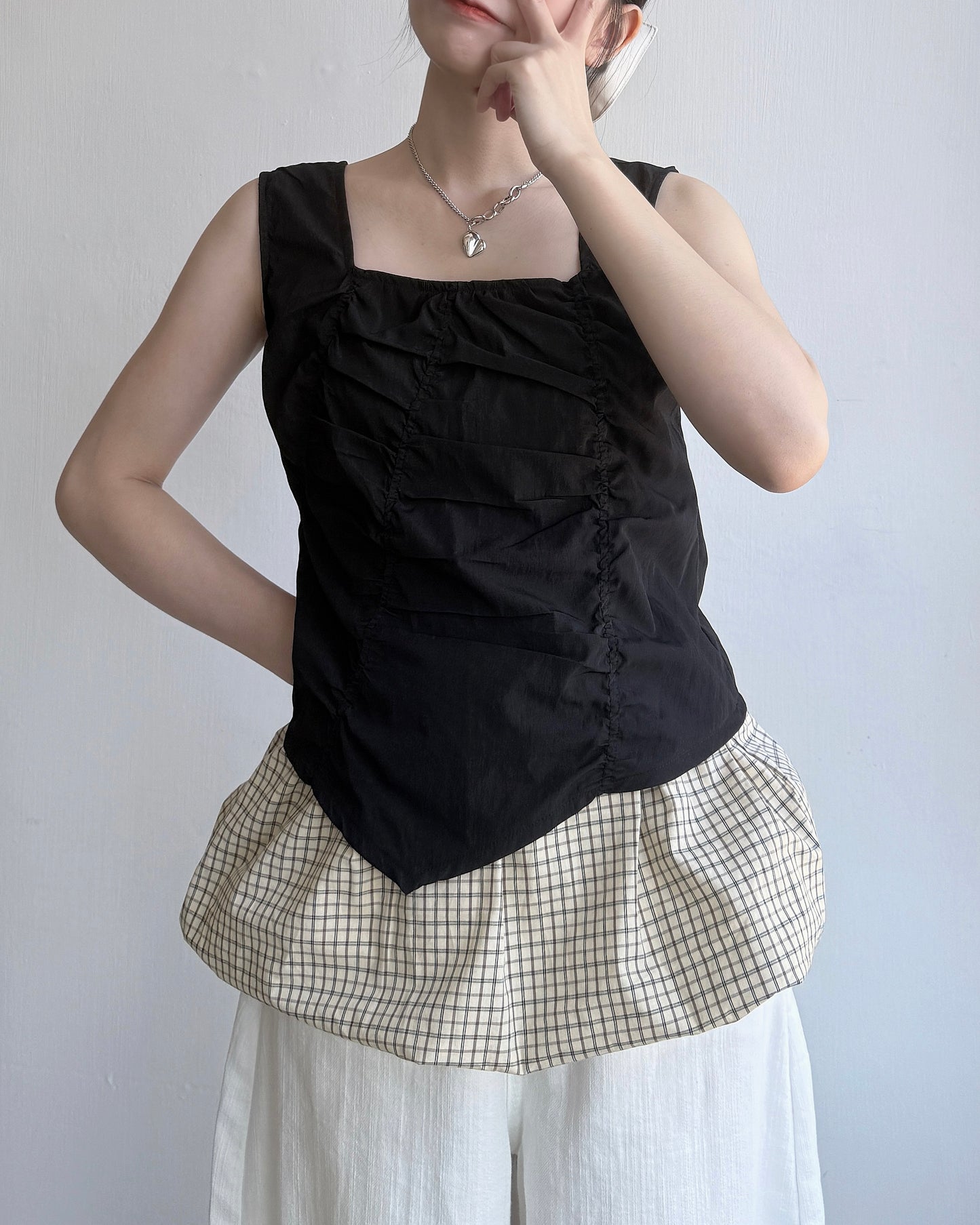 VT258 Square Vest - White | Black