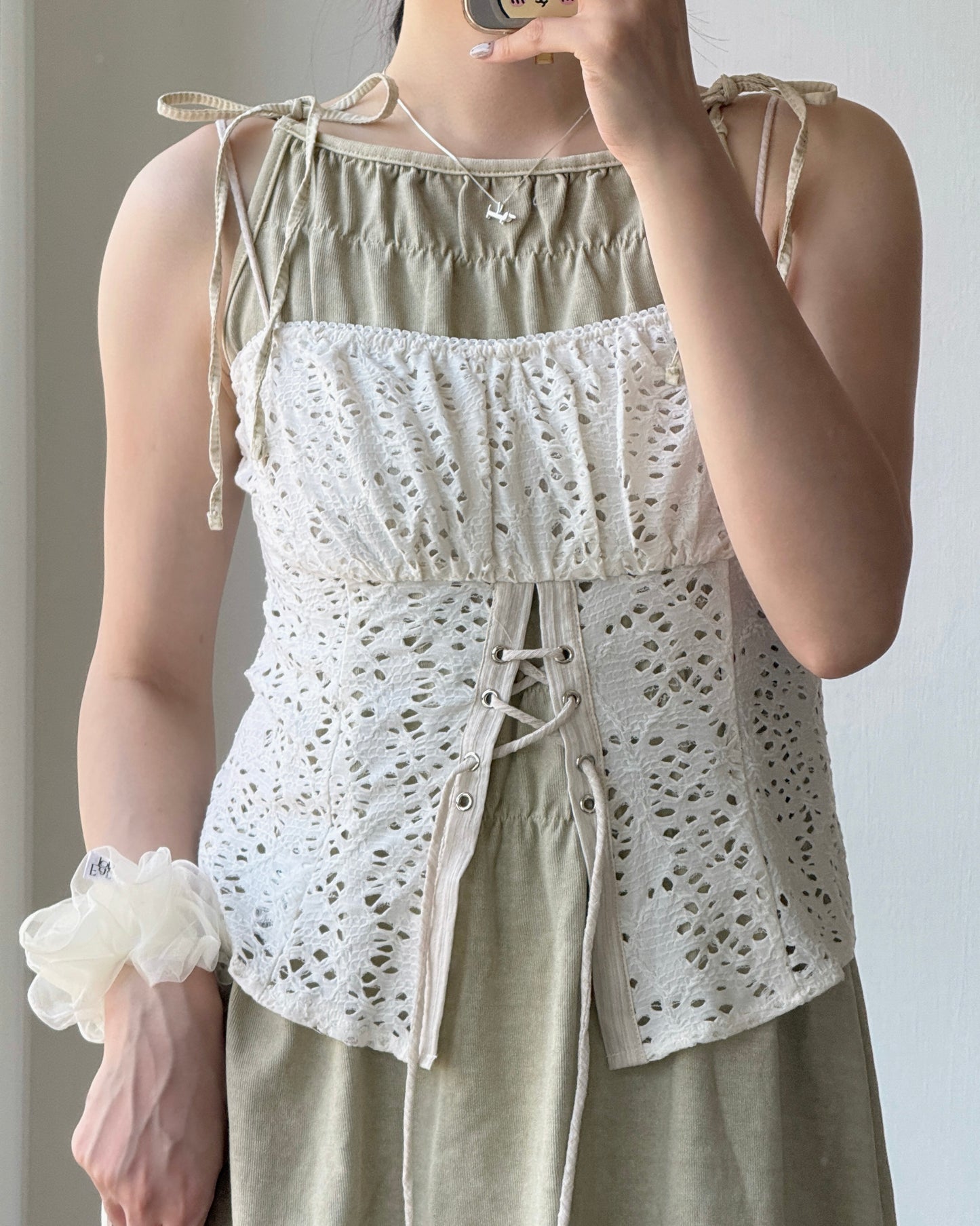 VT319 Eyelet Vest - Ivory
