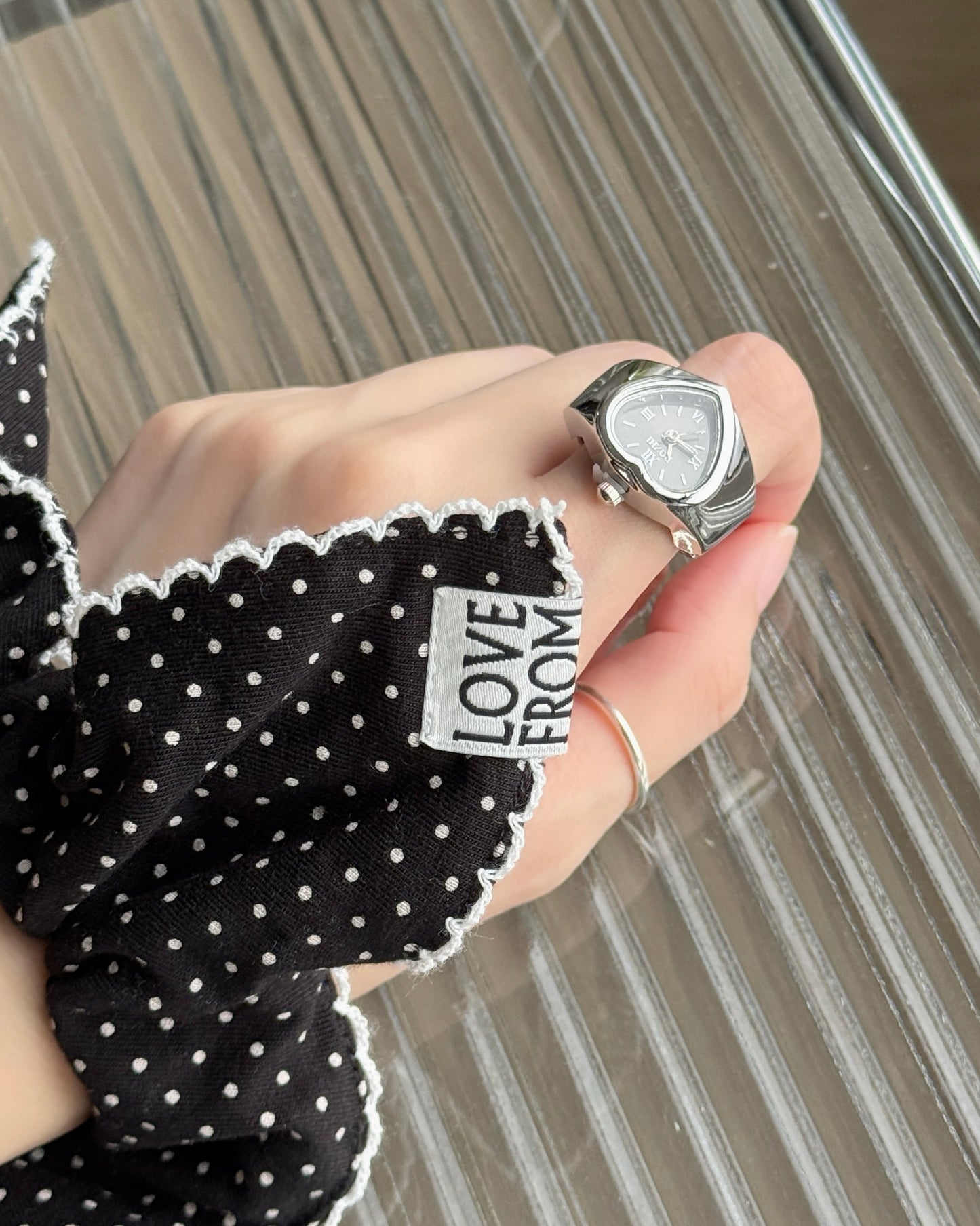KA407 DotDot Scrunchie - Gray | Black
