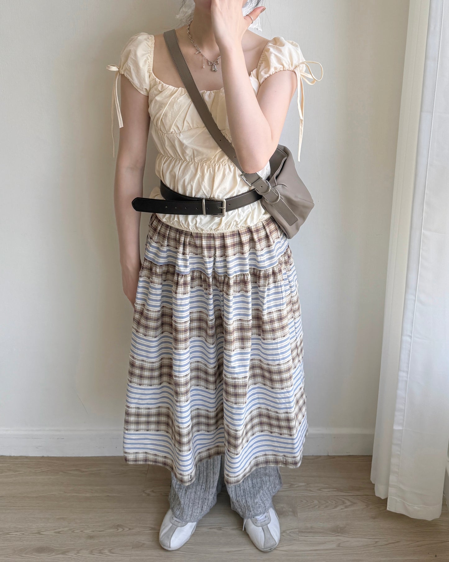 現貨 TP524 Fuzzy Crop Blouse - Beige | Black