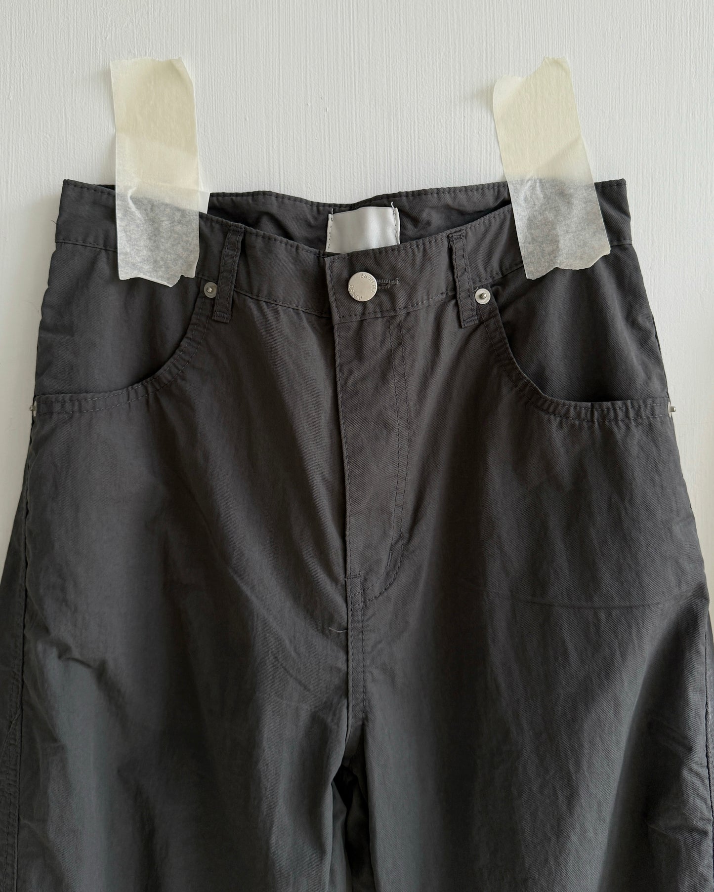 PT085 Cut-out Curved Pants - Beige | Ivory | Charcoal