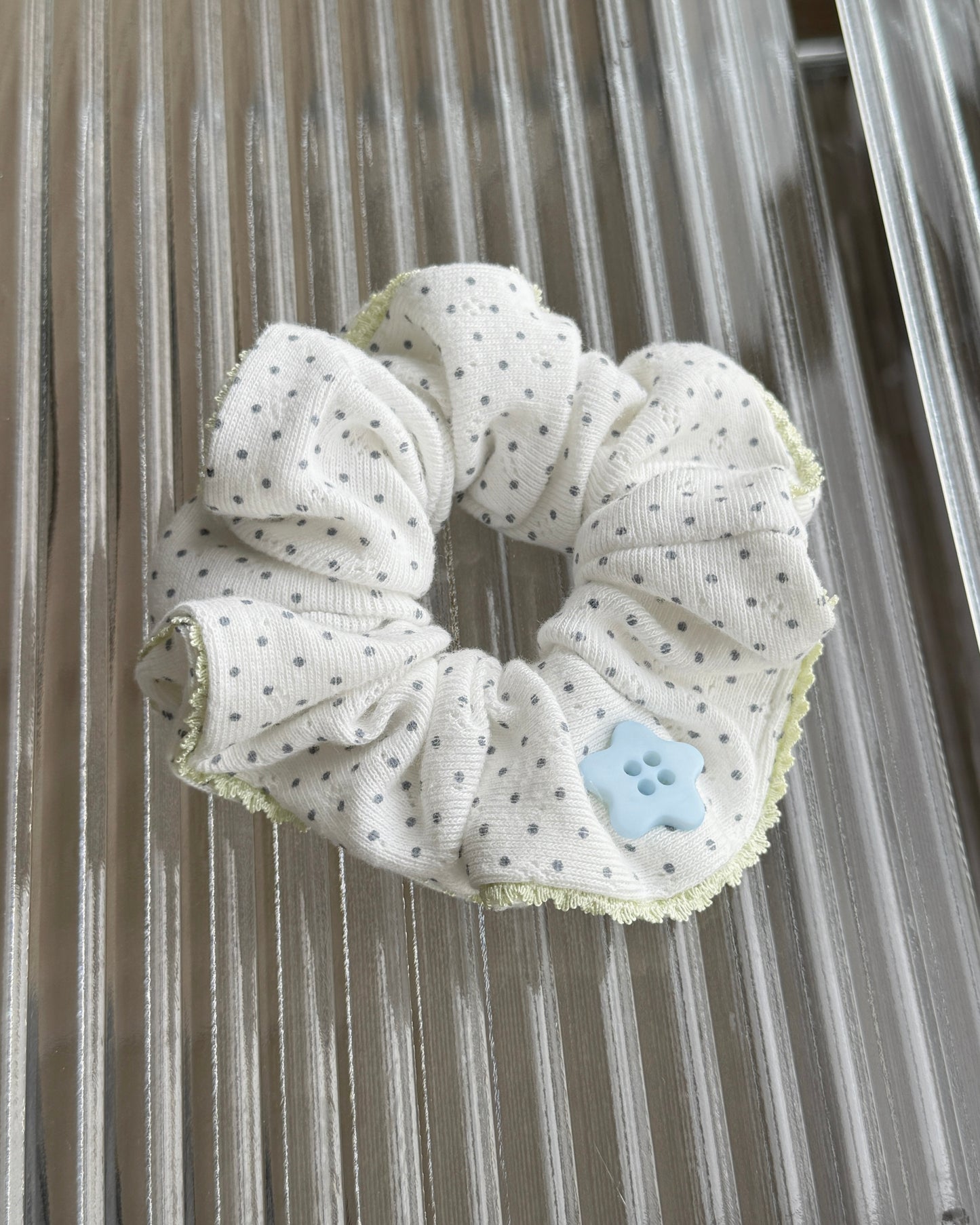 KA408 Star Scrunchie - White | Gray