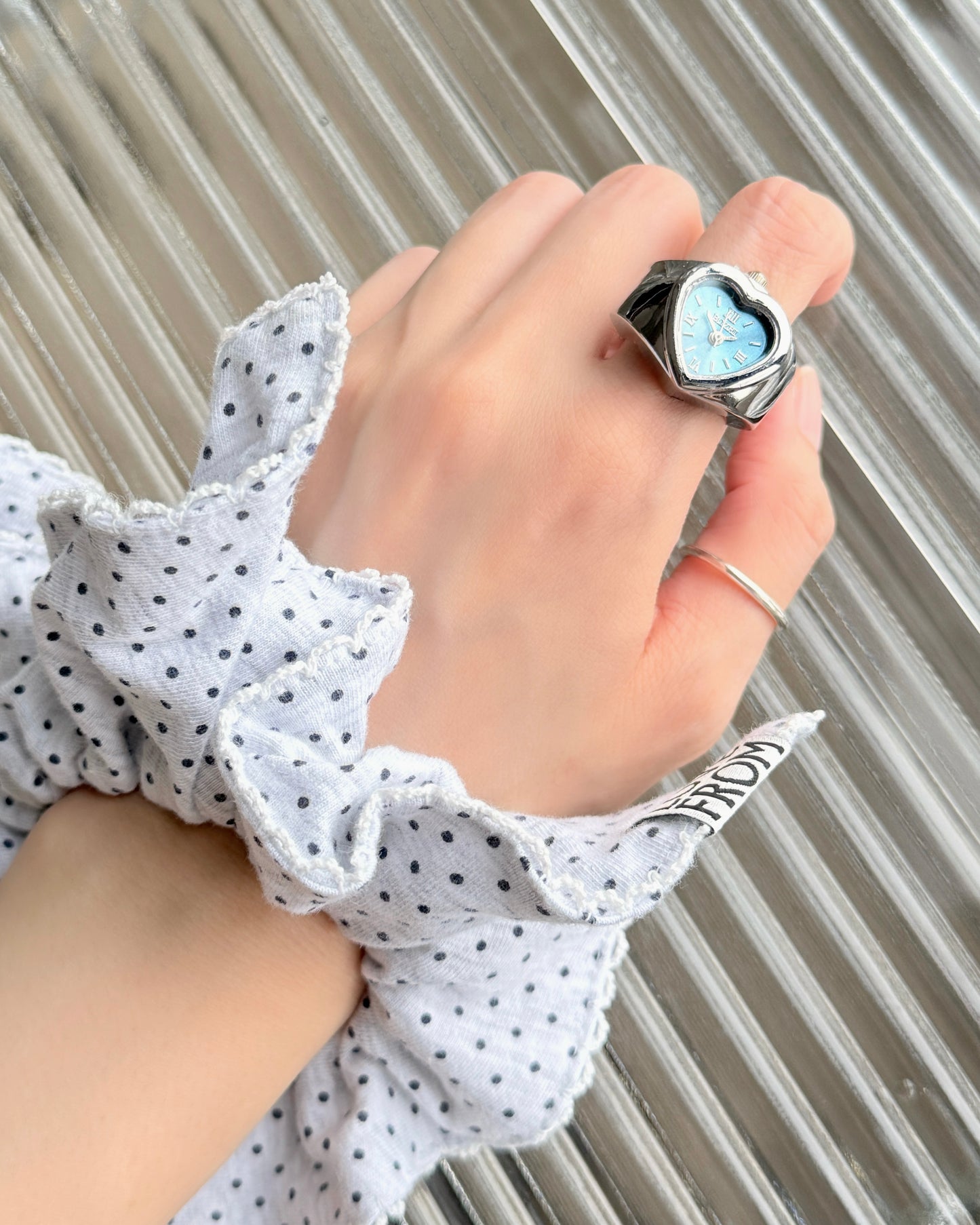 KA407 DotDot Scrunchie - Gray | Black