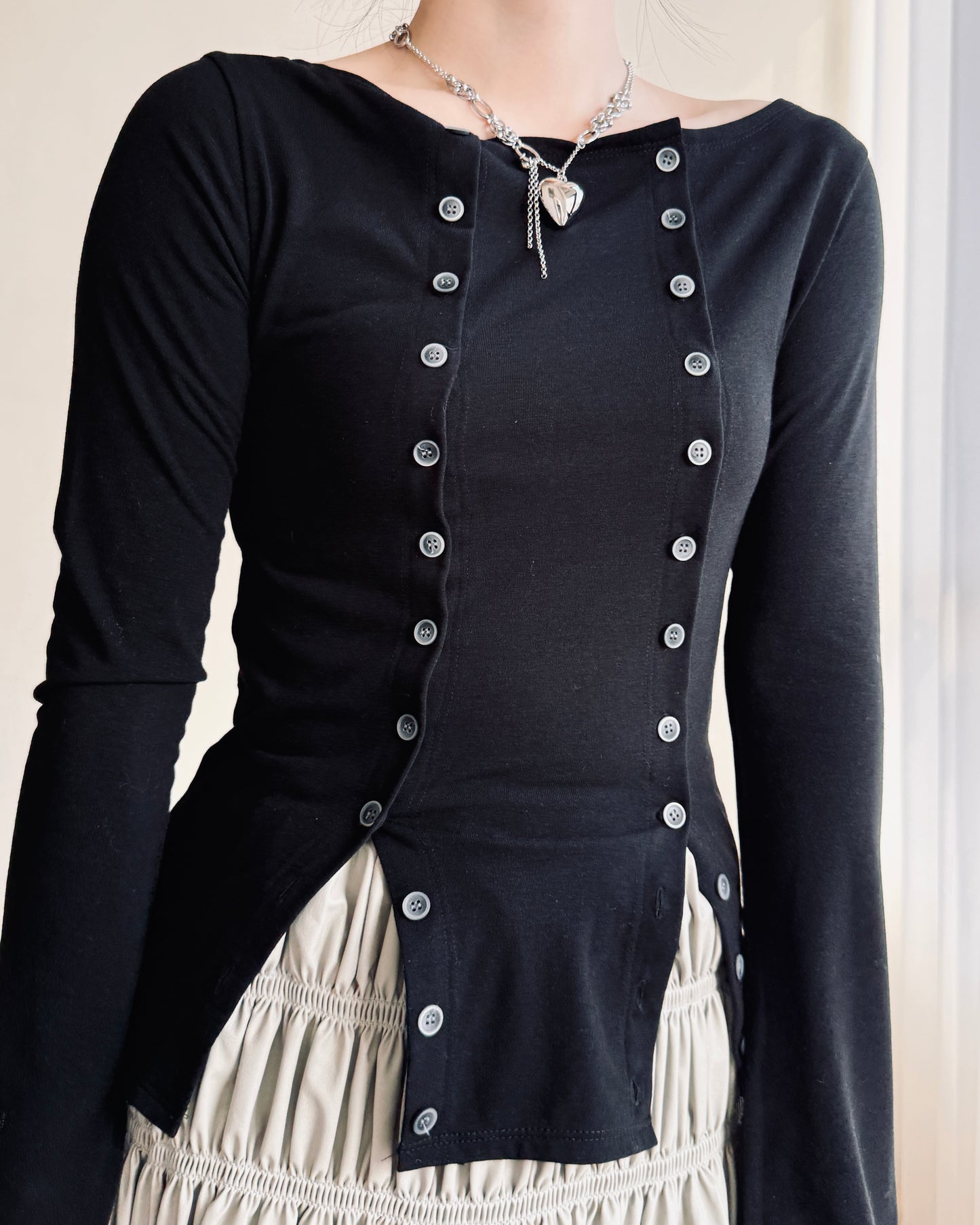 TP571 Button Top - Black | White