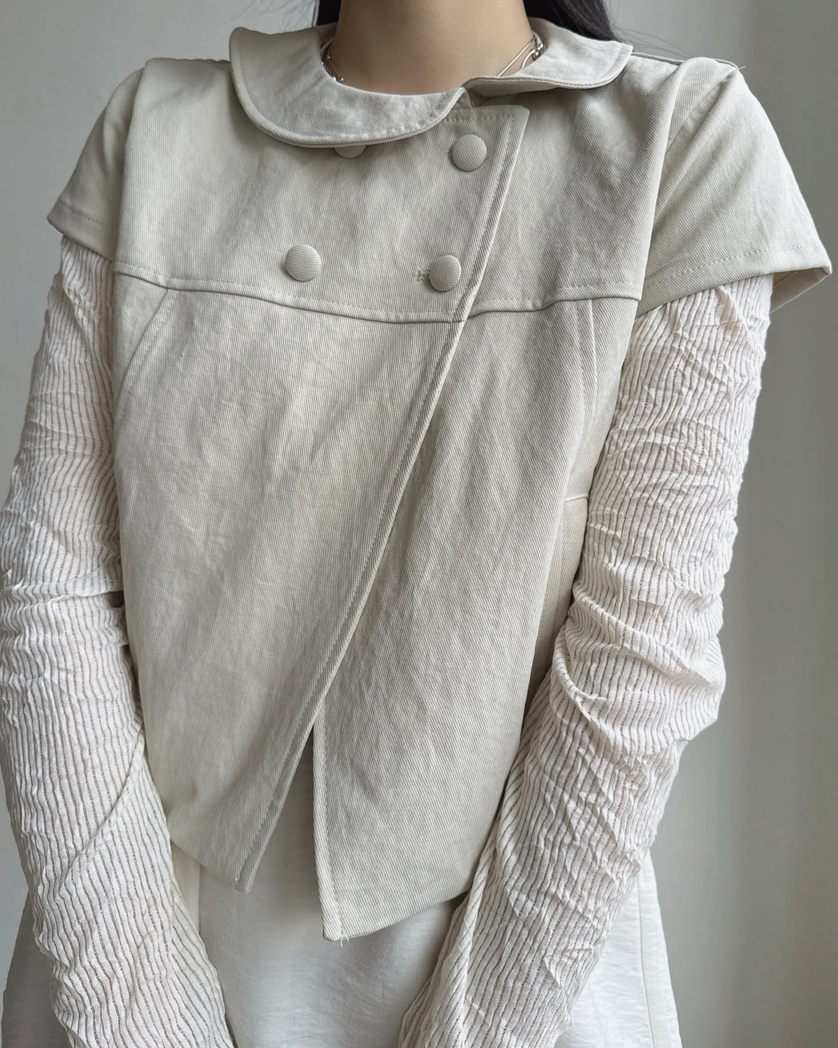VT327 Cozy Pocket Short Vest - Ivory | Charcoal