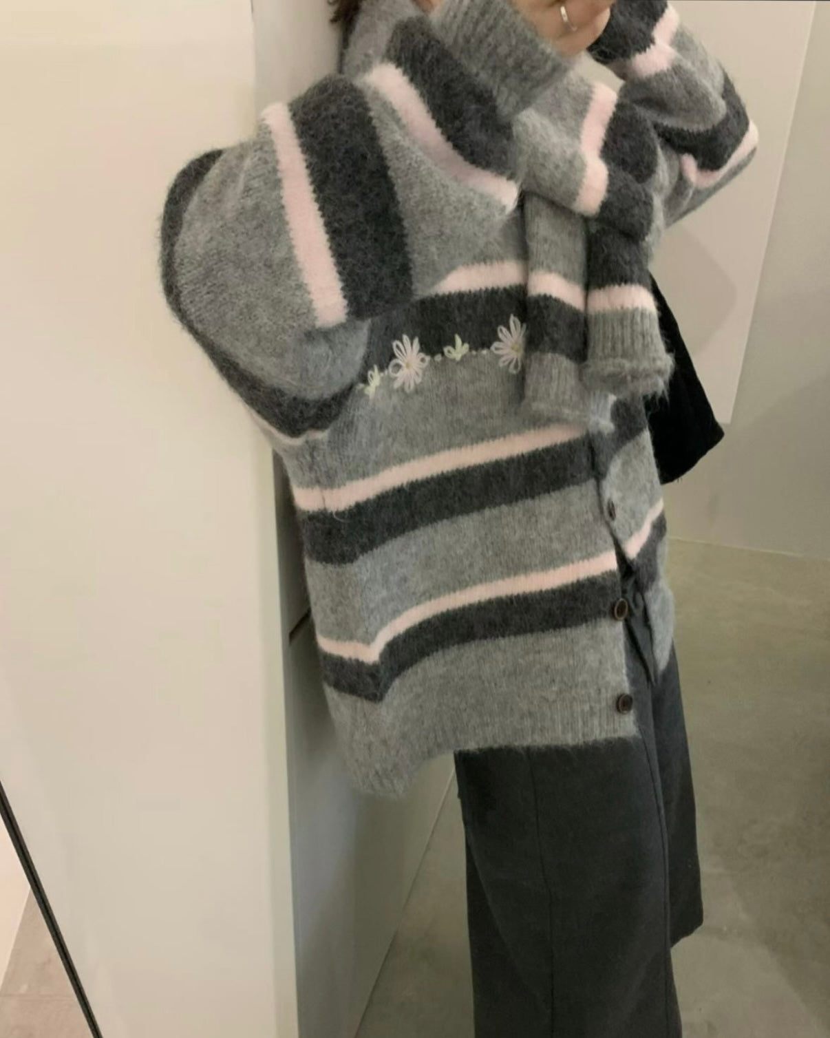 Preorder 🌸 CD054 Floral Muffler Knit - Gray | Brown