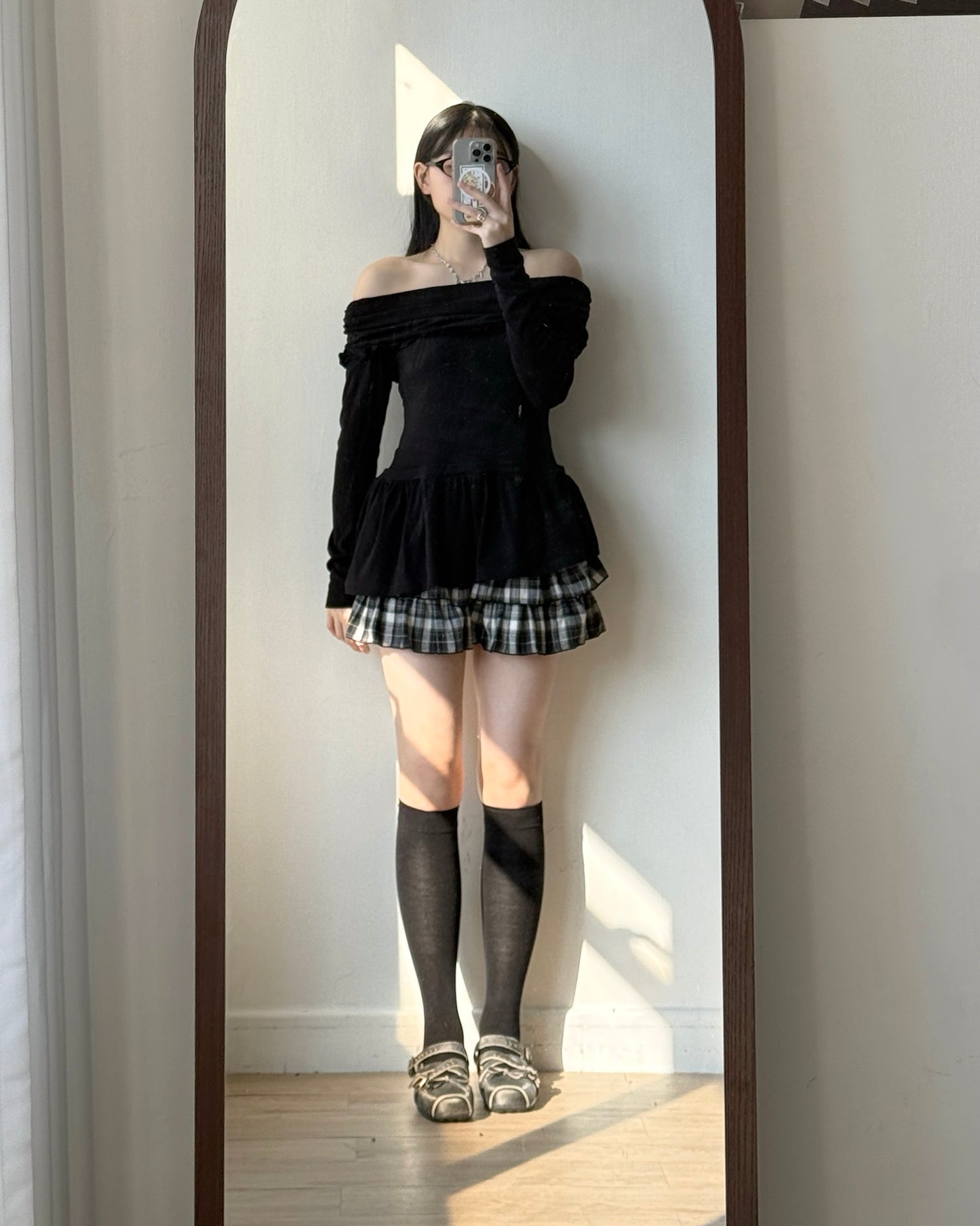 TP568 Off-shoulder Frill Flare Top - Gray | Black