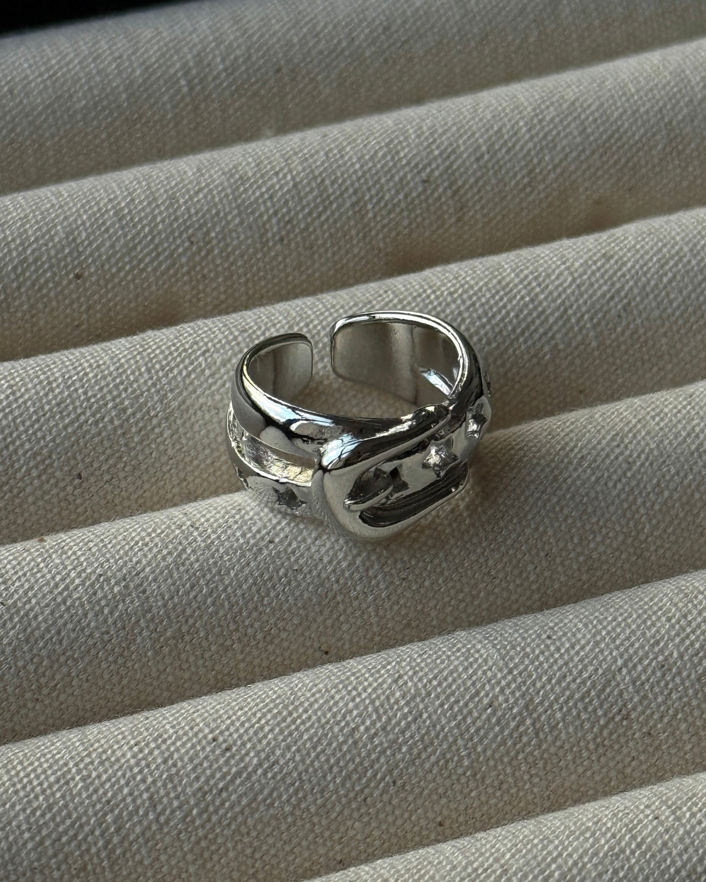 KA422 Star Buckle Ring