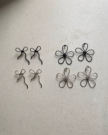 KA344 Line FAFA Earring - Silver | Black