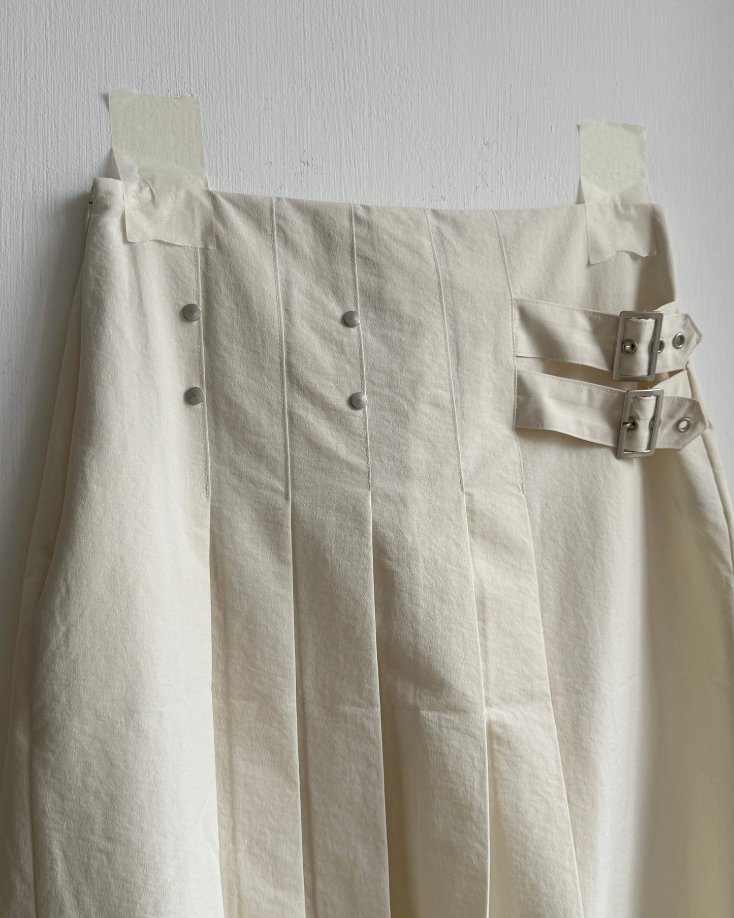 SK225 Pleated Skirt - Ivory | Black