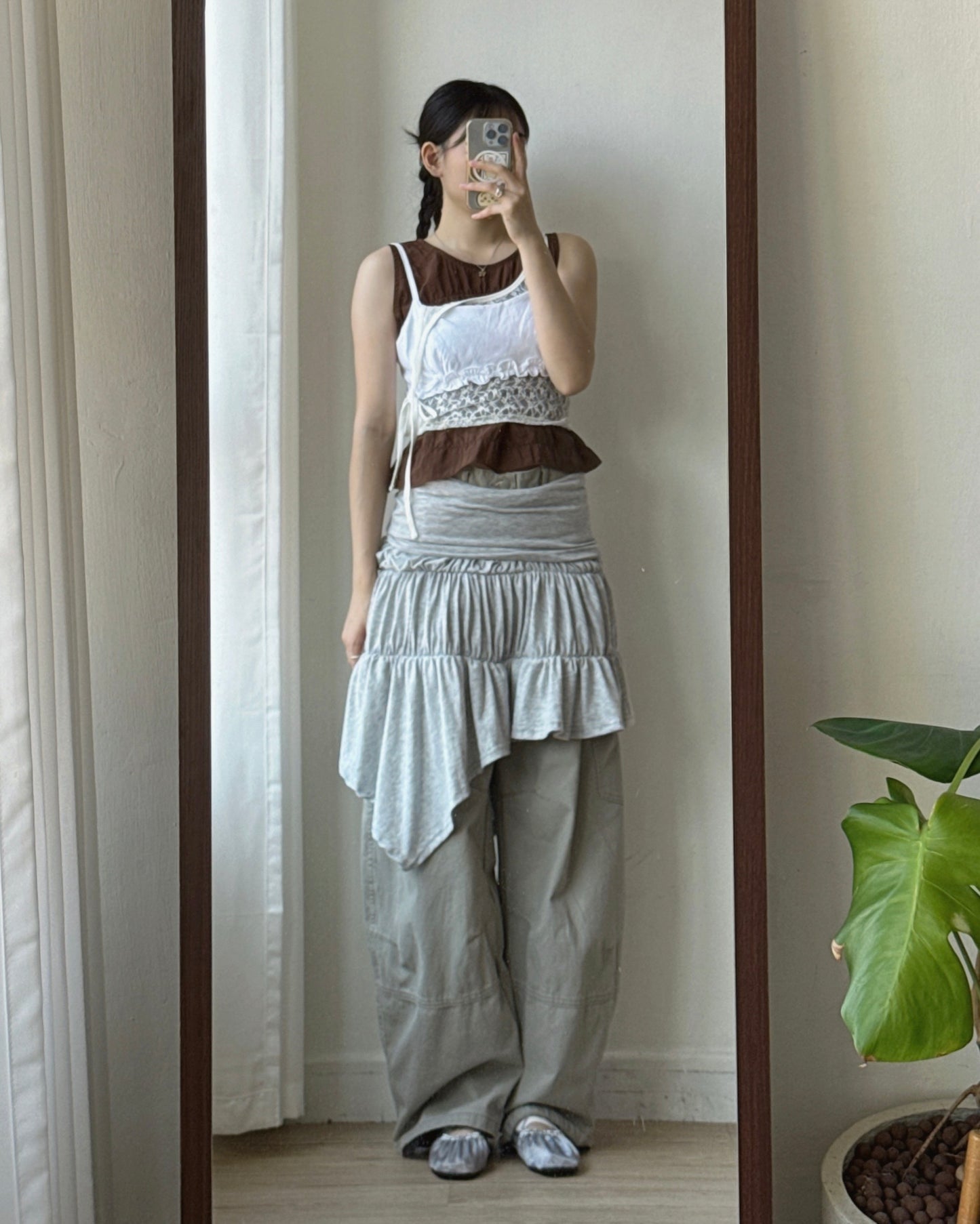 VT323 Ruffle Mini Vest - White | Gray