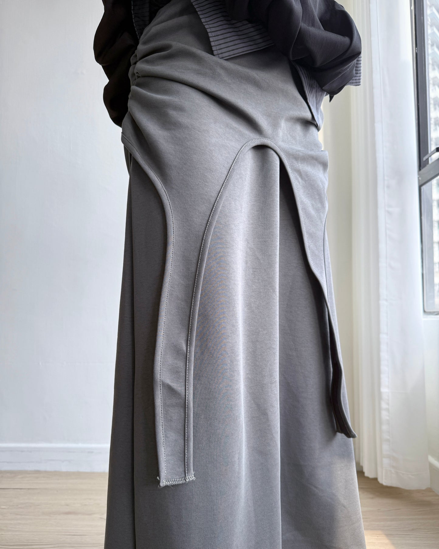 SK203 PePe Skirt - Charcoal | Black