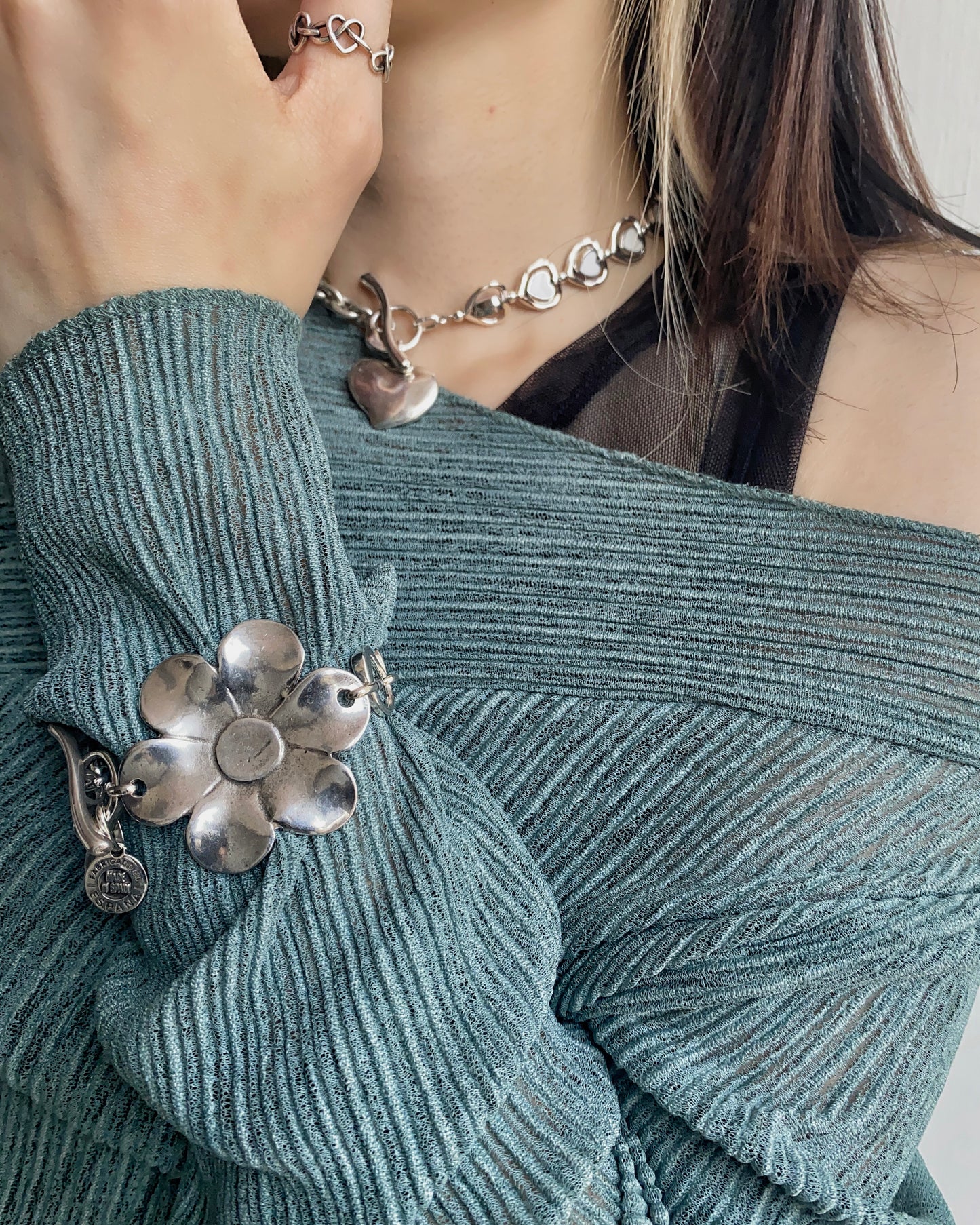 OA002 OtroAccesorio Flower Bracelet