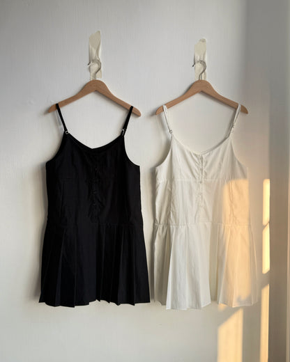 DS288 Button Pleated OPS - White | Black