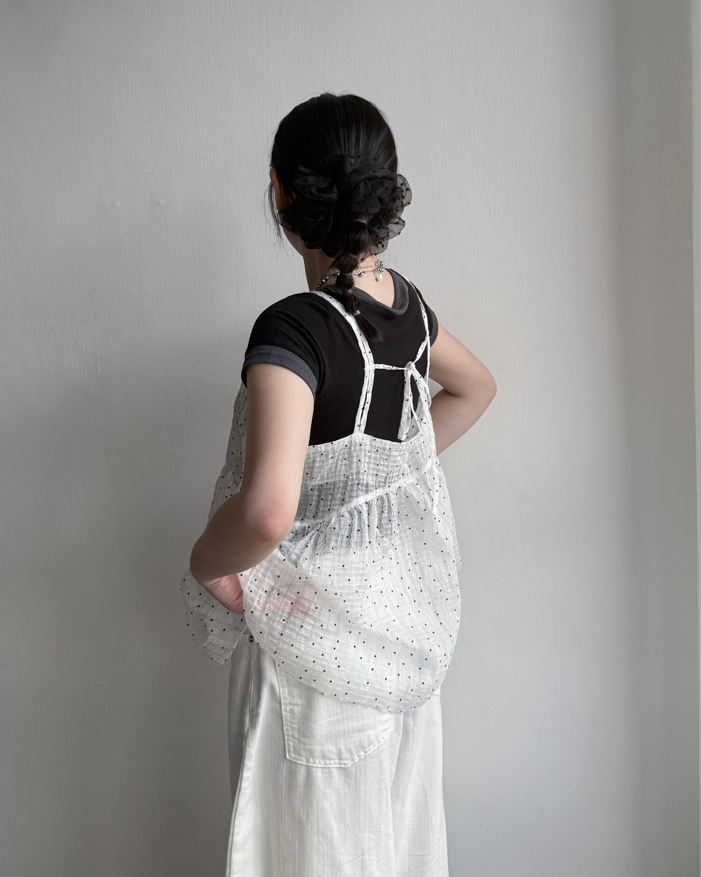 VT257 DotDot Vest - White | Charcoal