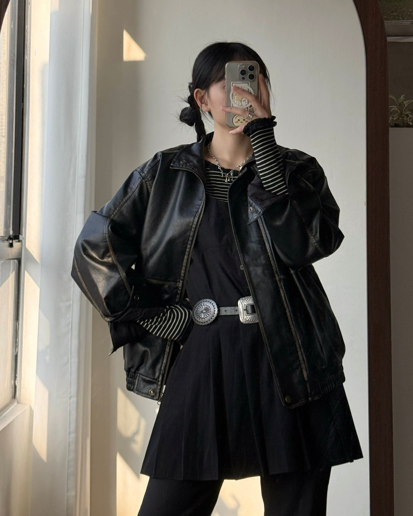 DS288 Button Pleated OPS - White | Black