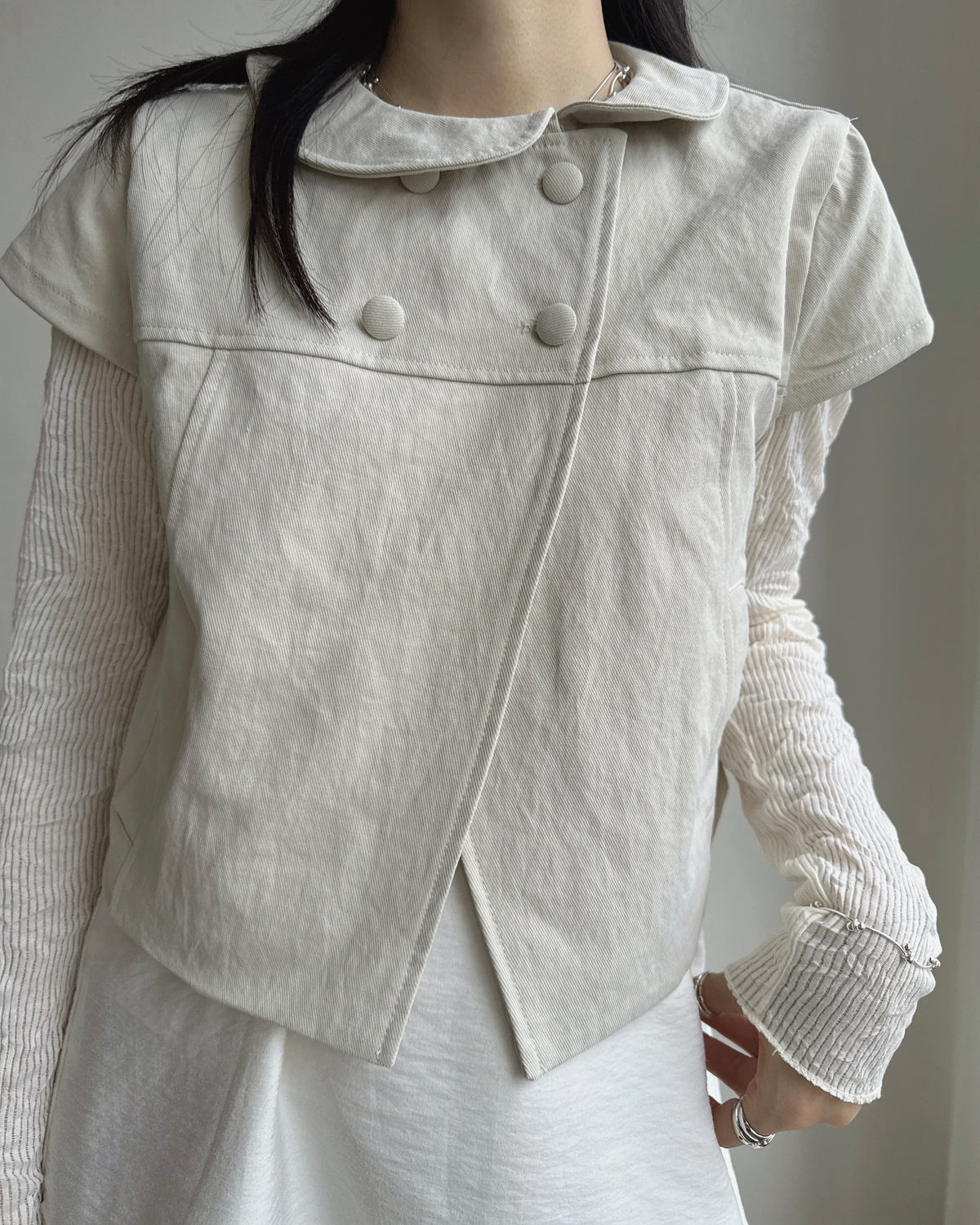 VT327 Cozy Pocket Short Vest - Ivory | Charcoal