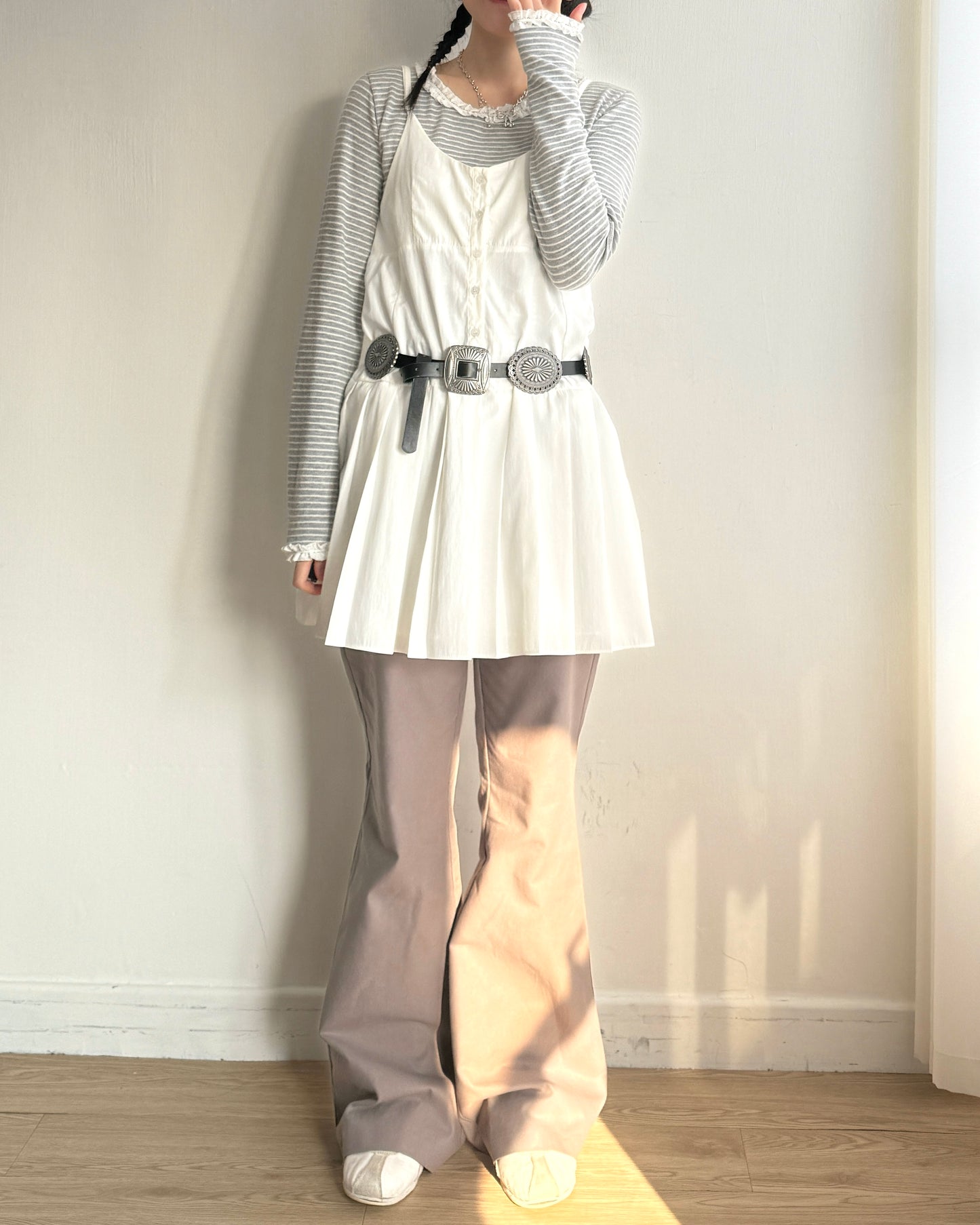 DS288 Button Pleated OPS - White | Black