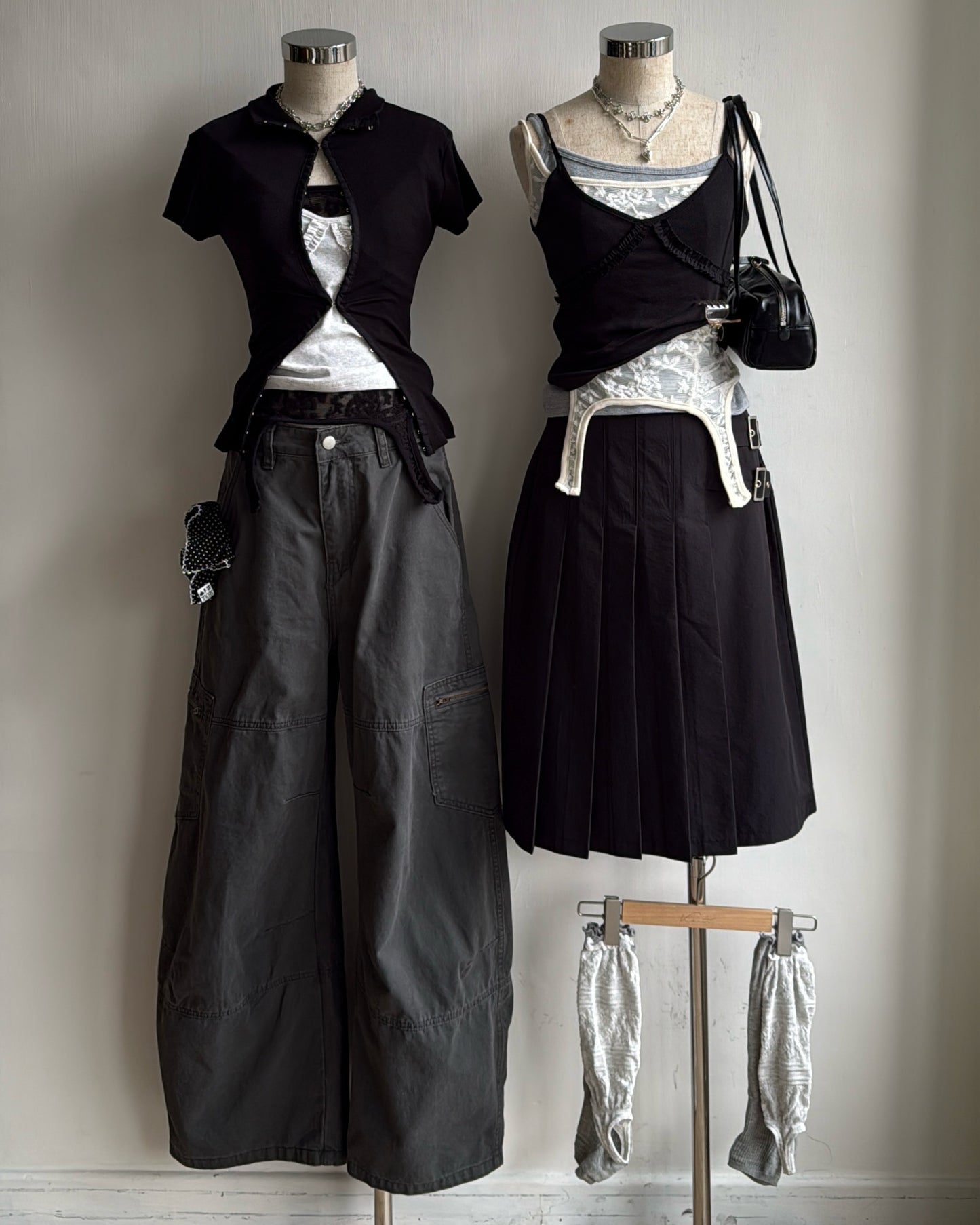 SK225 Pleated Skirt - Ivory | Black