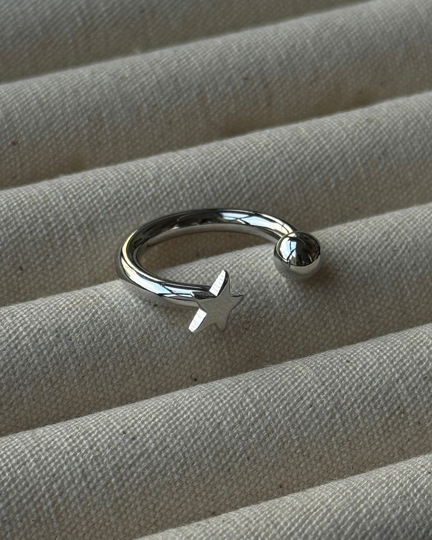 KA425 Minimal Star&Bead Ring