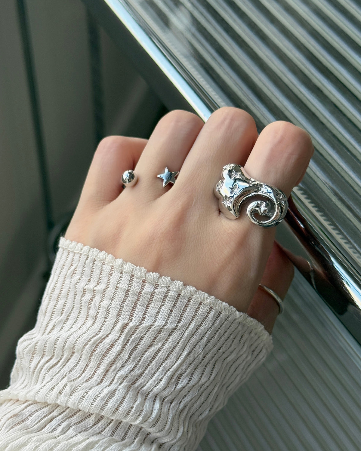KA425 Minimal Star&Bead Ring