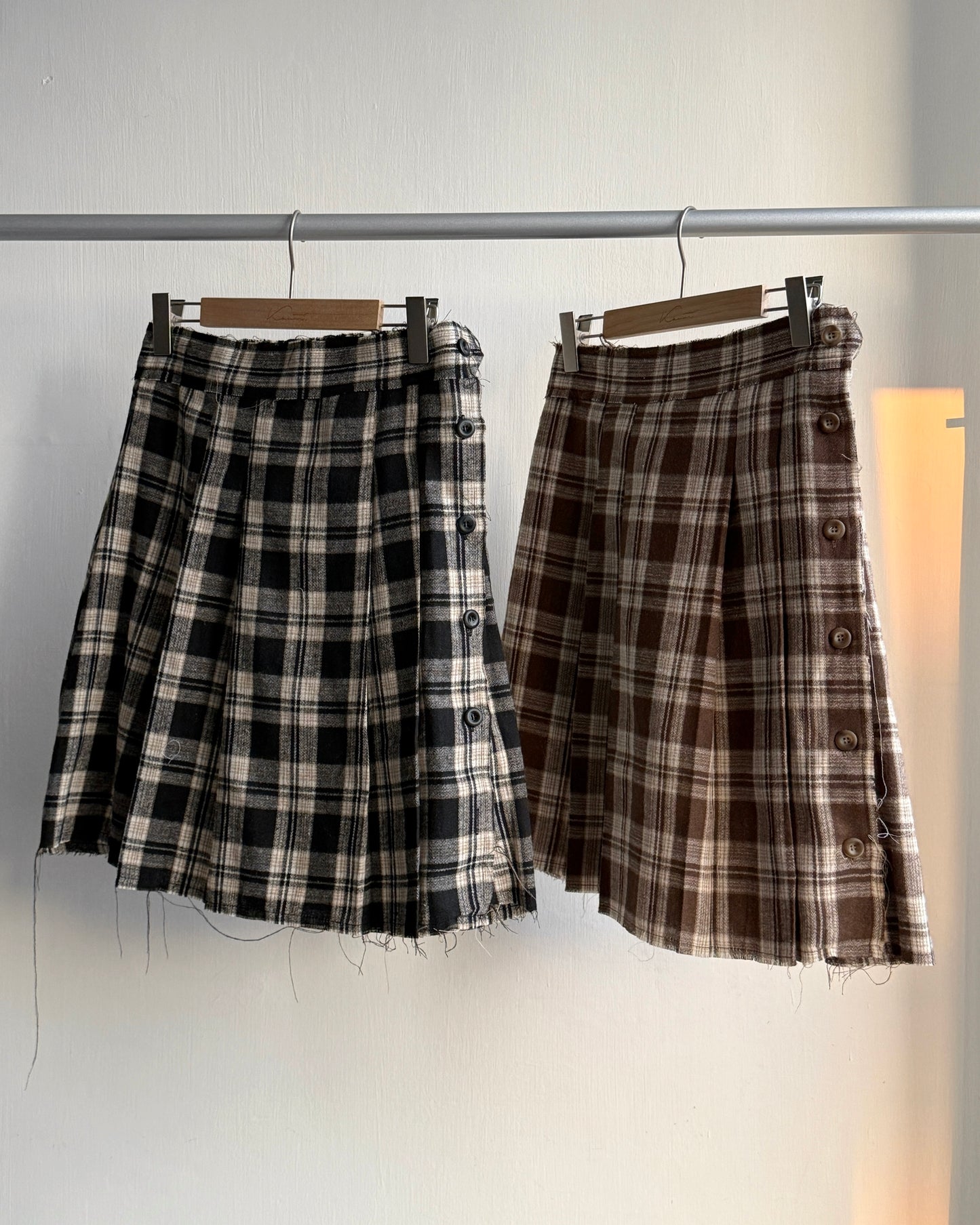 SK207 格子鈕扣2WAY裙子 - Brown | Black