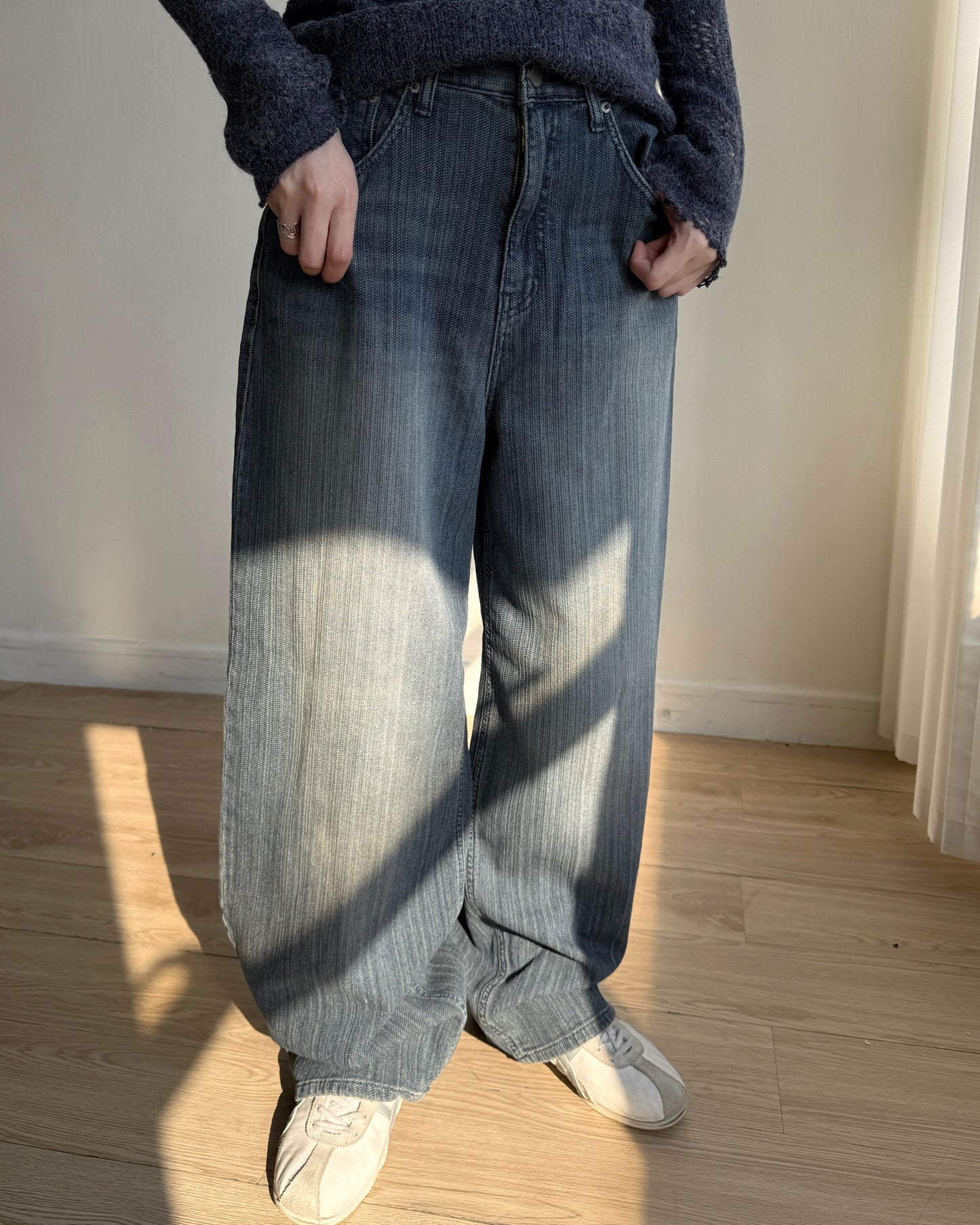 JN063 [ OOTJ ] Vintage Mid-Wash Wide Jeans