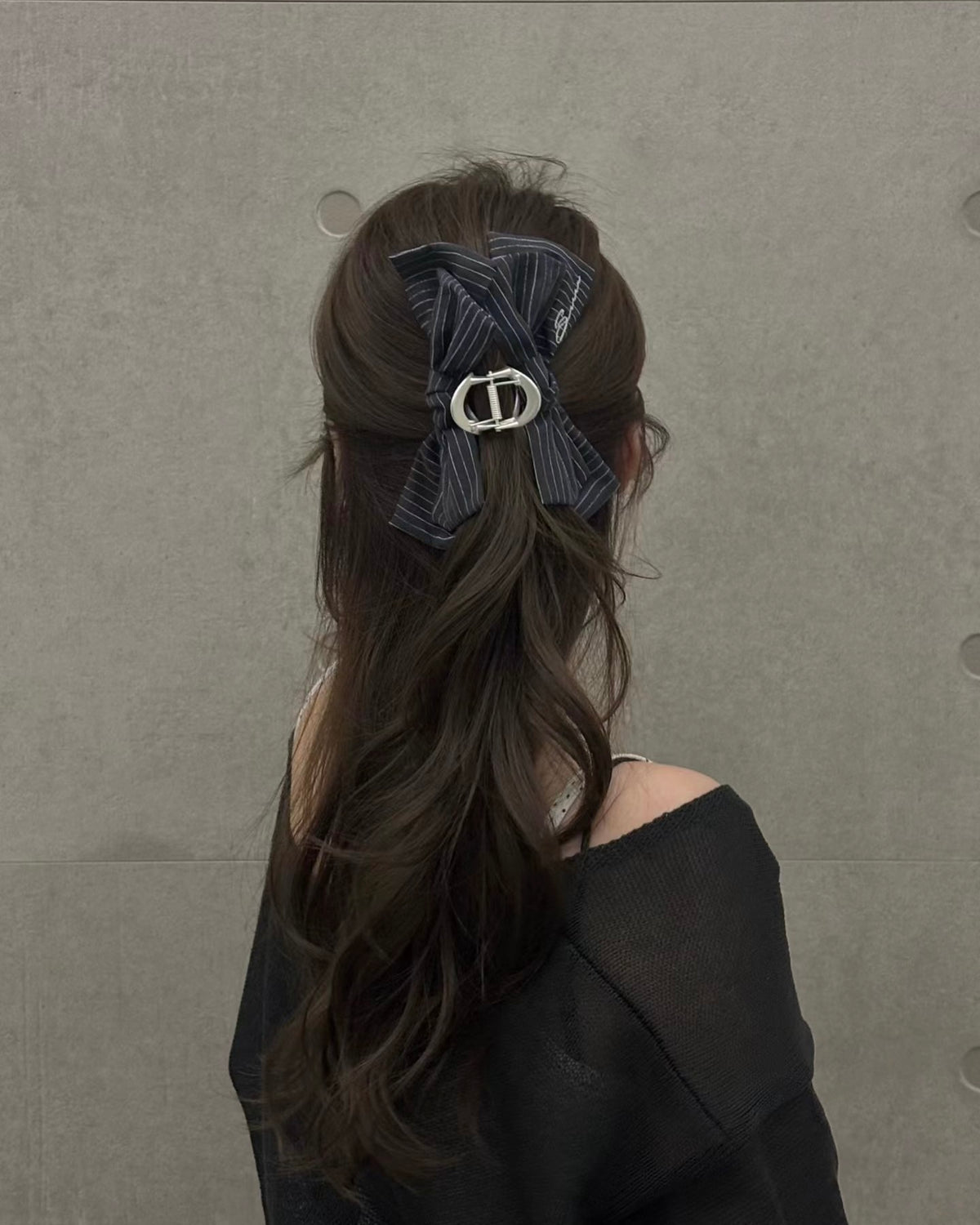 KA436 Pinstripe Bow Claw Clip - White | Black