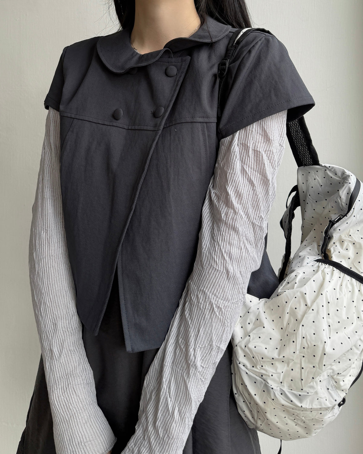 VT327 Cozy Pocket Short Vest - Ivory | Charcoal